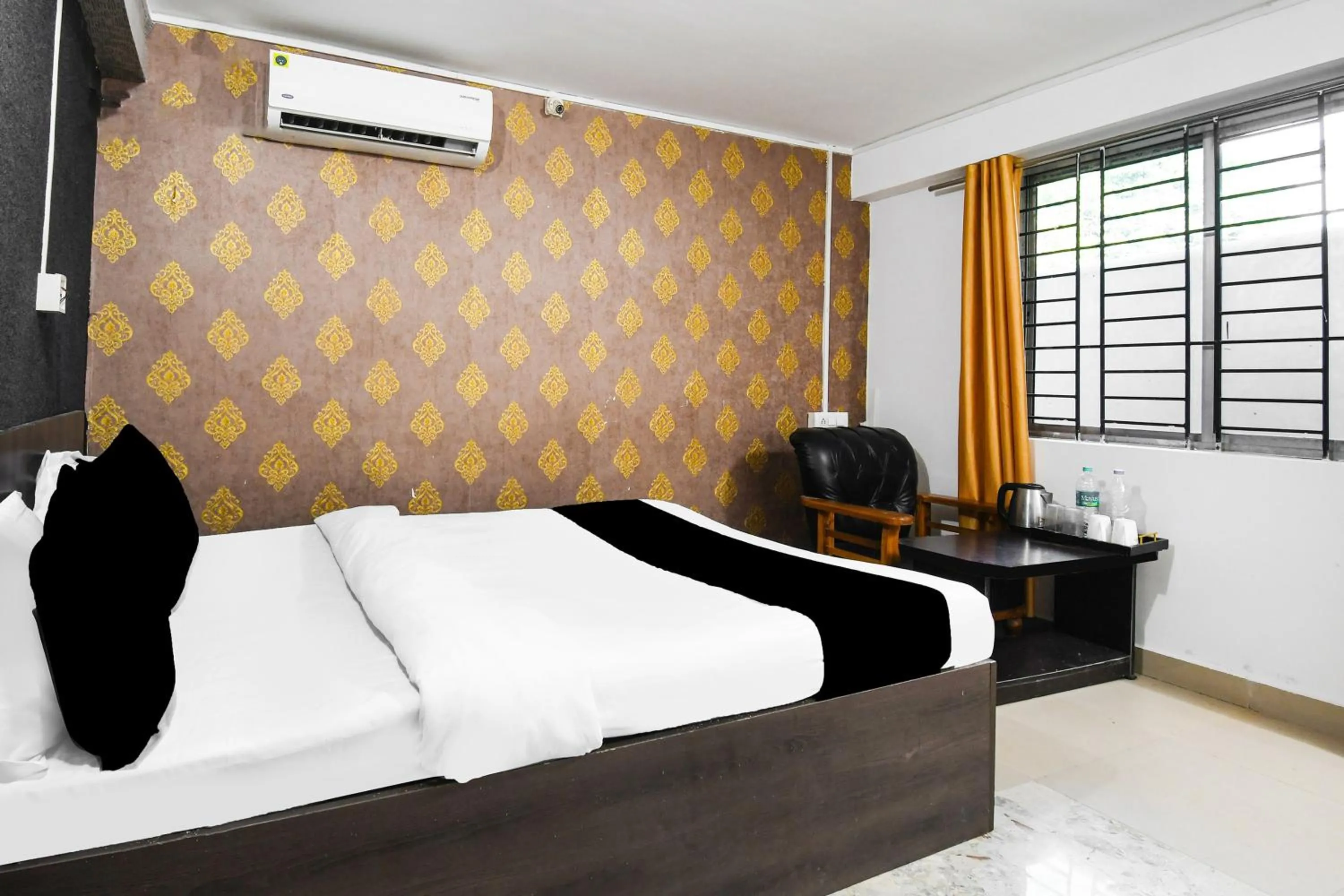 Bedroom, Bed in Super Hotel O Champasari Siliguri formerly Four Fox Suits