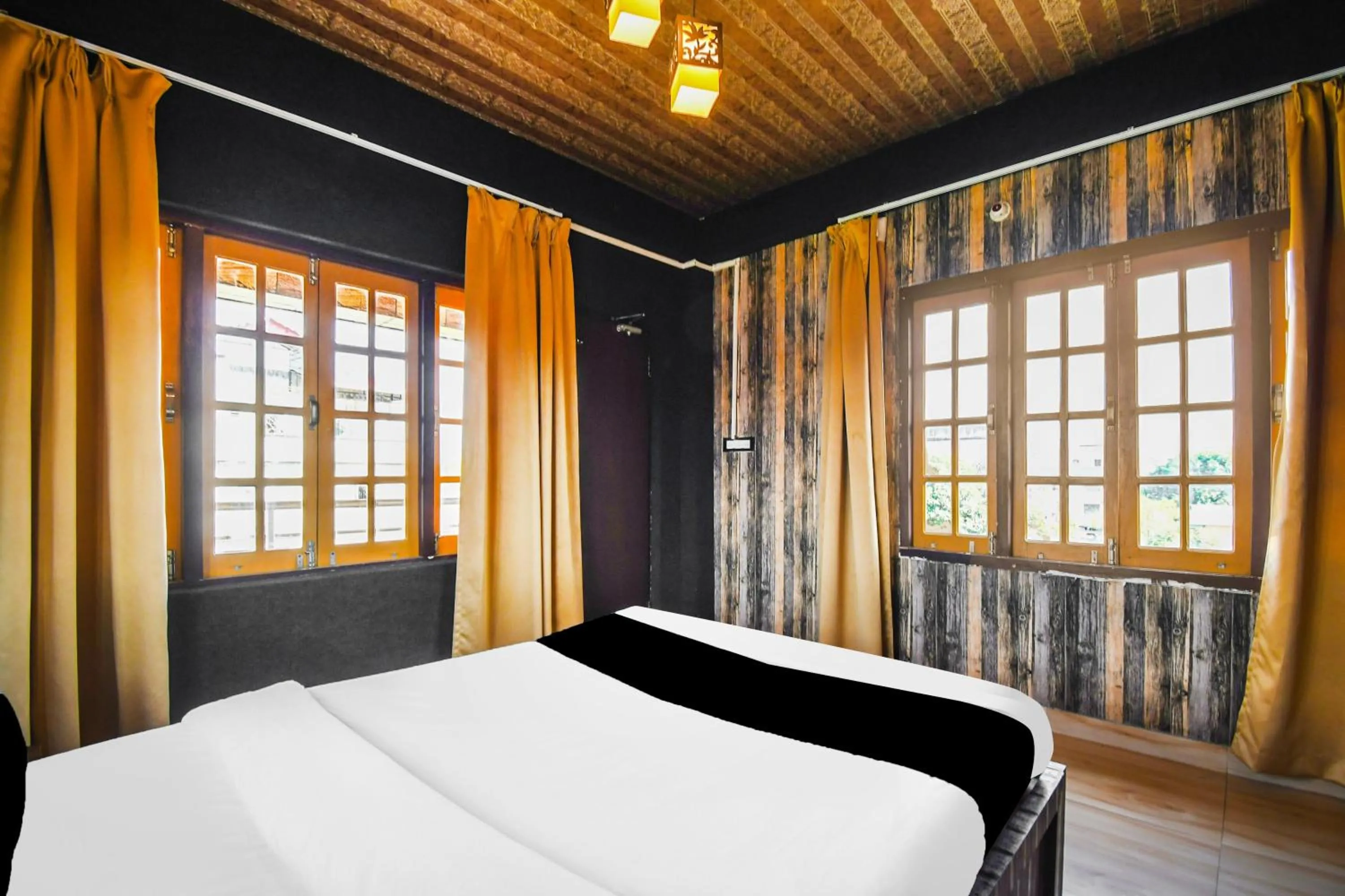Bedroom, Bed in Super Hotel O Champasari Siliguri formerly Four Fox Suits