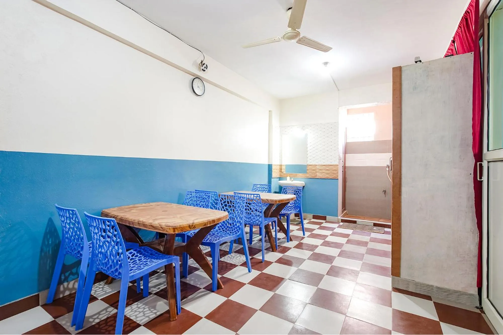 Restaurant/places to eat in FabExpress Manyu Inn - Nr Haralur Road