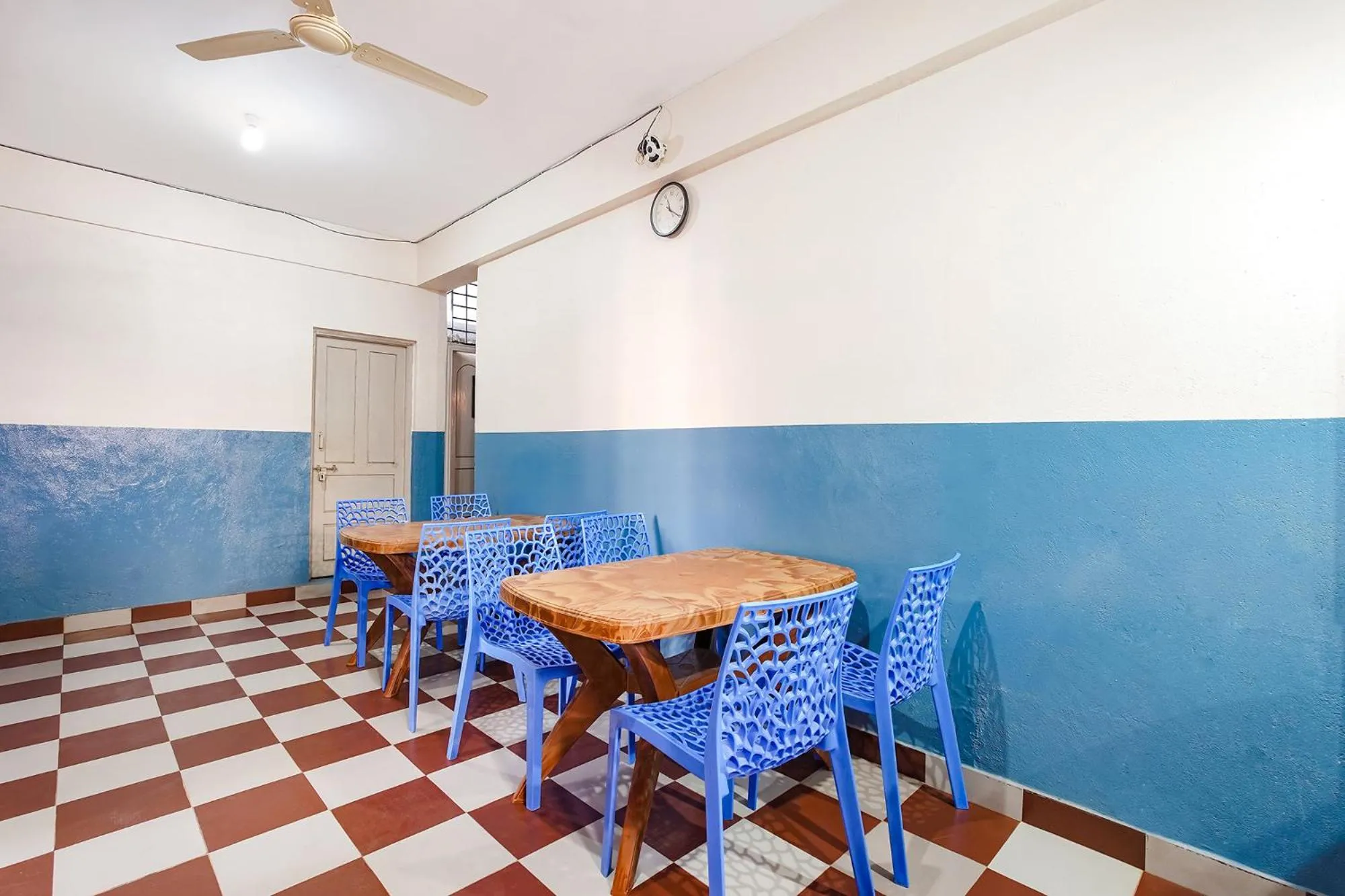 Restaurant/places to eat in FabExpress Manyu Inn - Nr Haralur Road