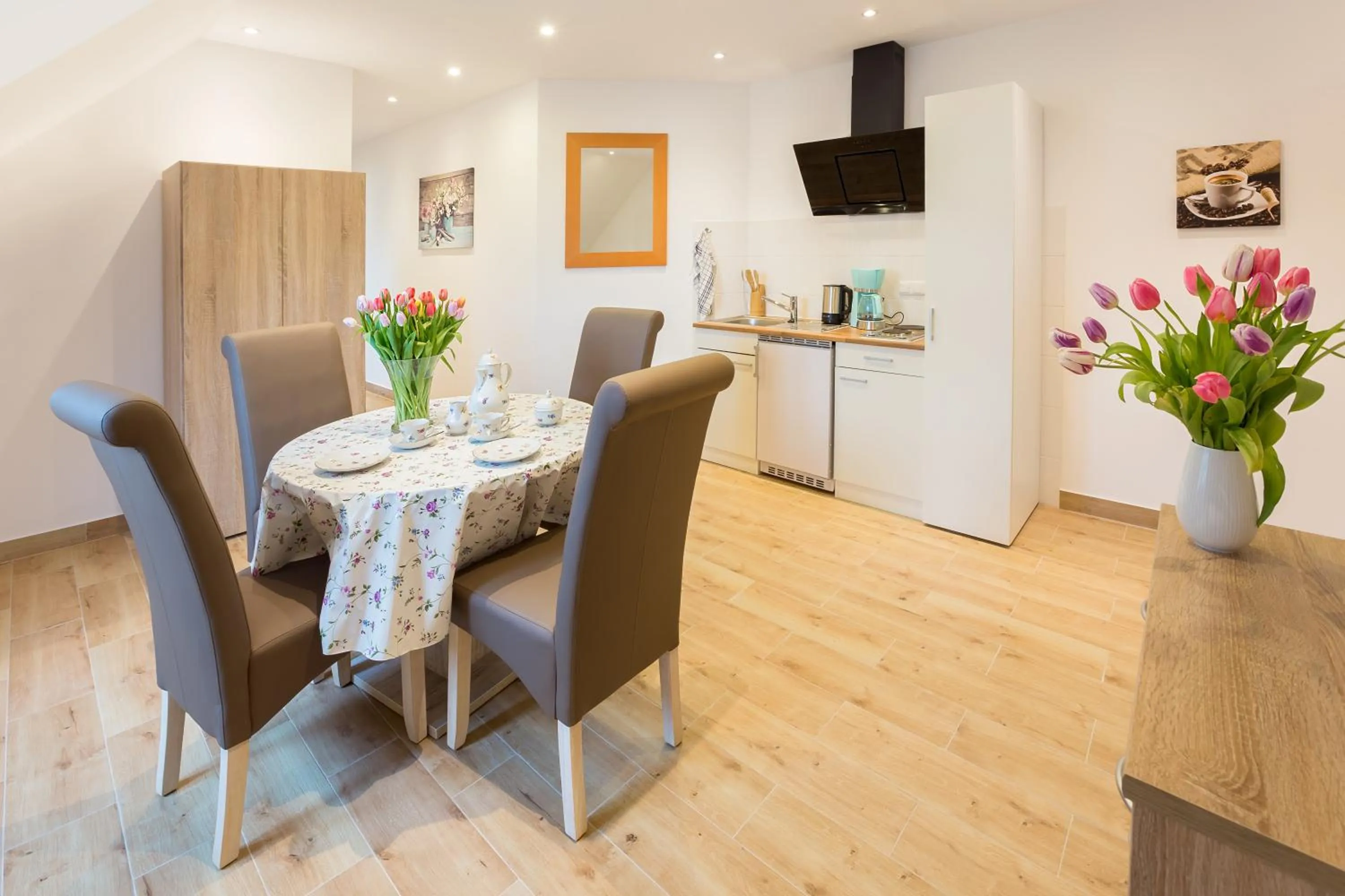 Communal lounge/ TV room in Hotel Ludwig