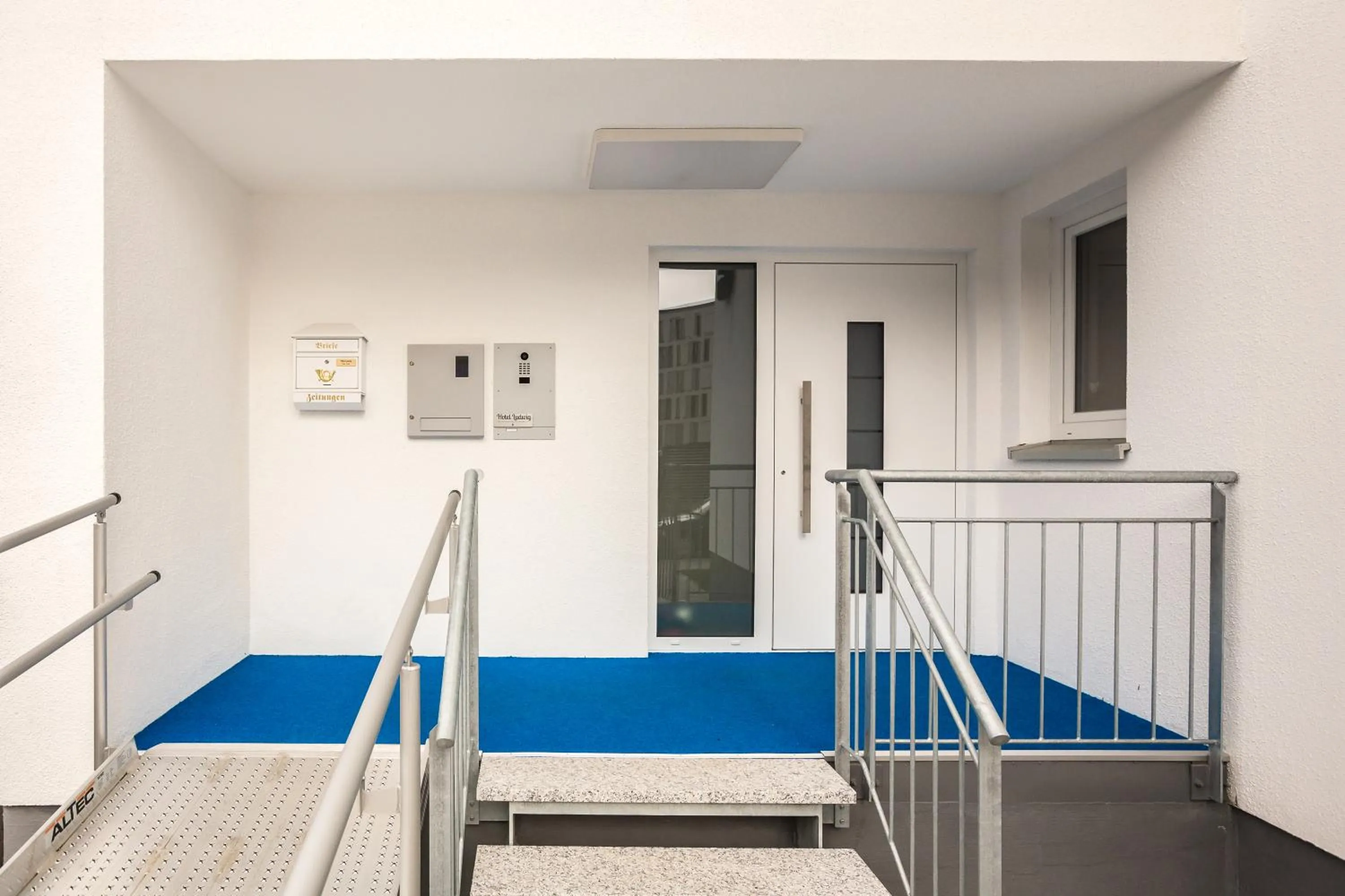 Facade/entrance in Hotel Ludwig