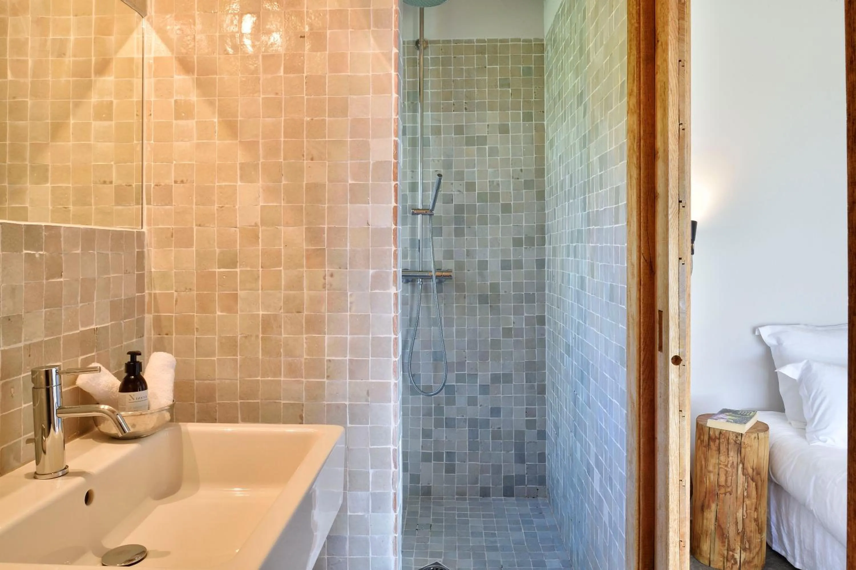 Shower in Domaine de Peretti della Rocca