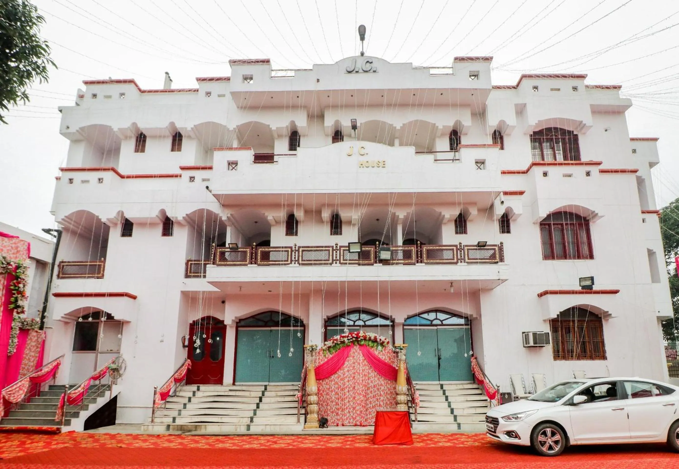 Facade/entrance in SPOT ON J C Guest House