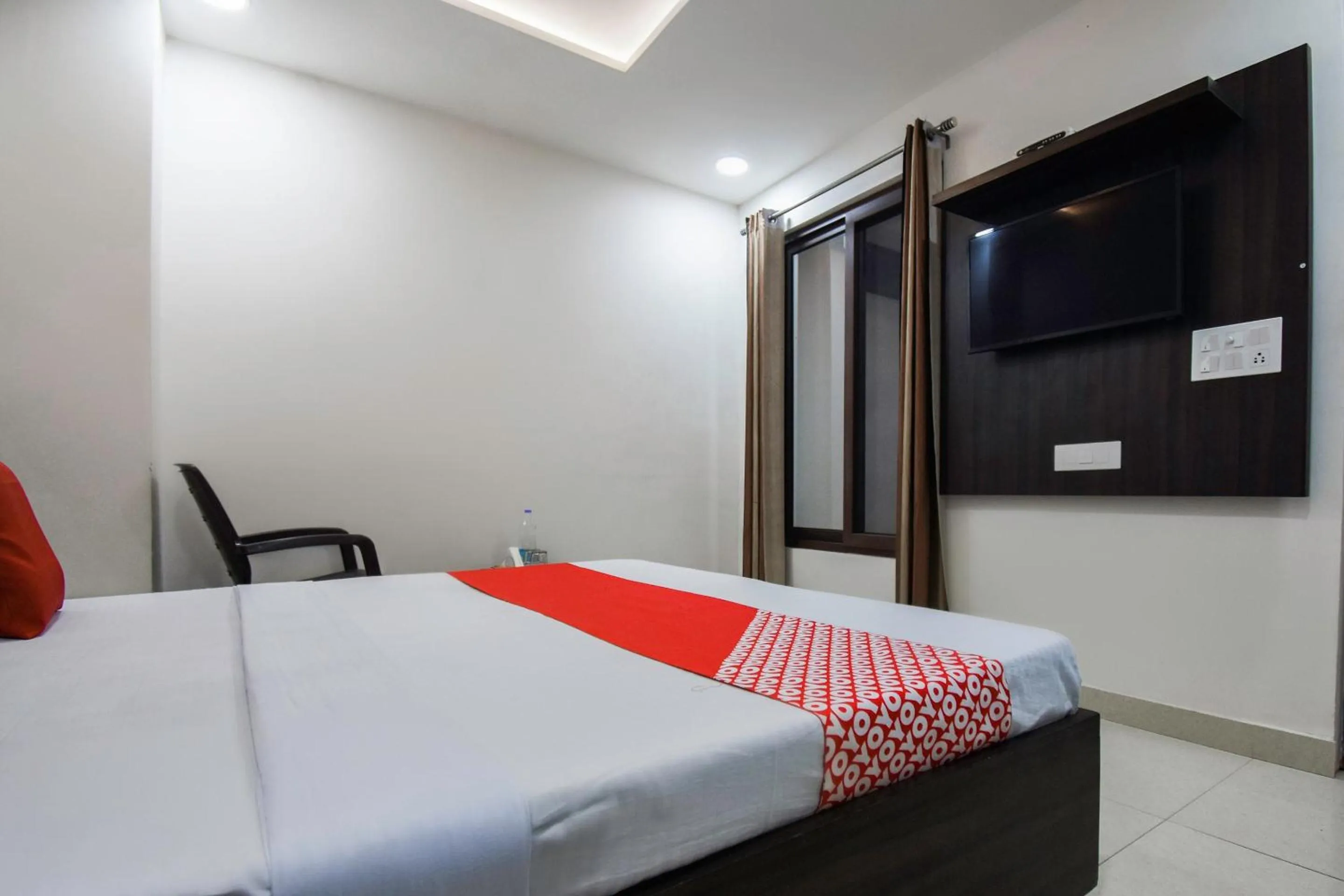 Bedroom in Hotel O Shangri-la-inn