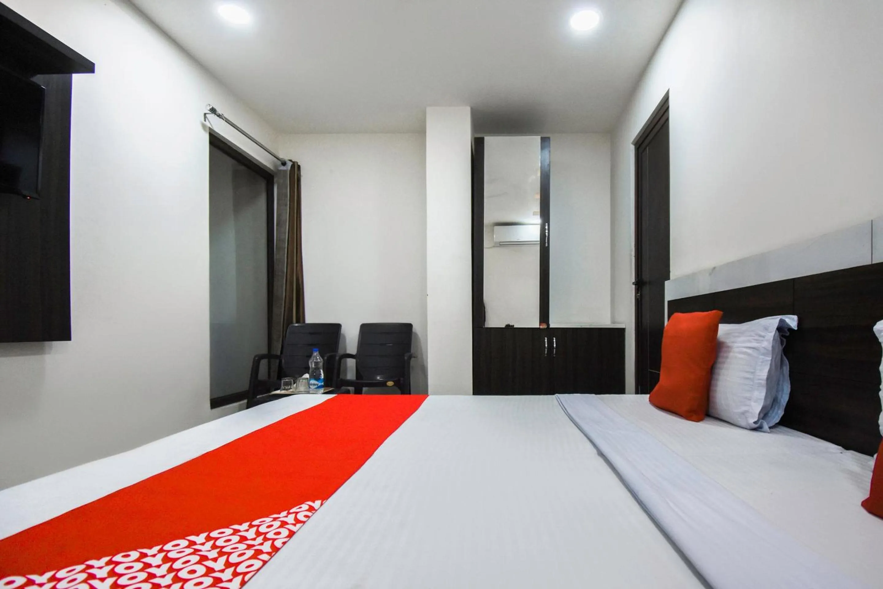 Bedroom in Hotel O Shangri-la-inn