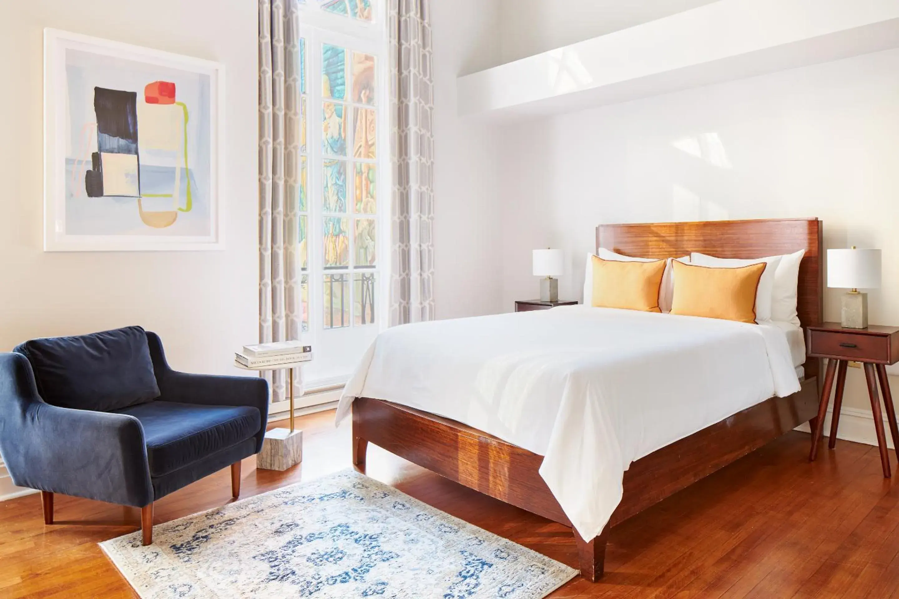 Bed in The Arco powered by Sonder Bed in The Arco powered by Sonder