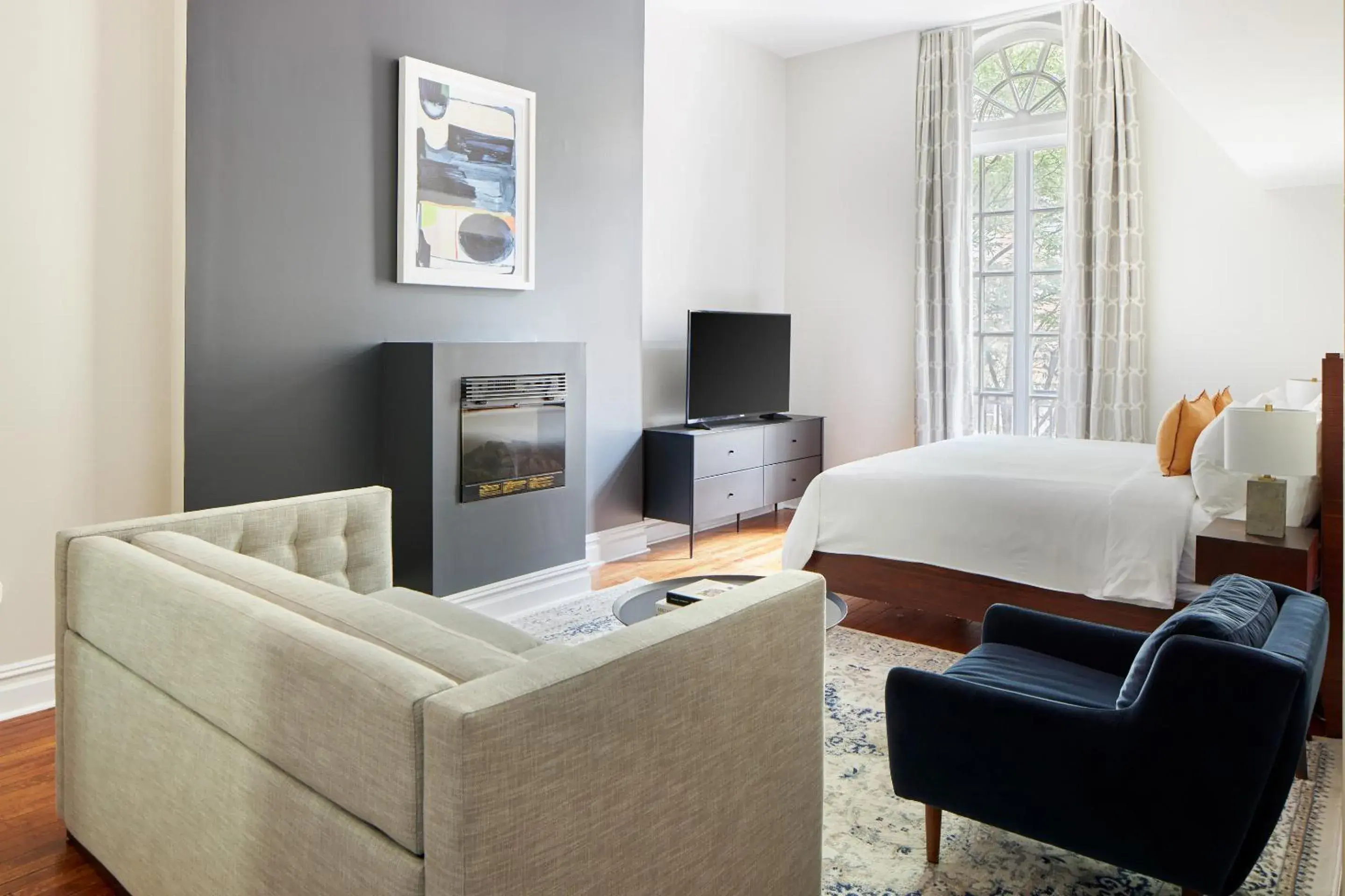 Superior King Room in The Arco powered by Sonder Superior King Room in The Arco powered by Sonder