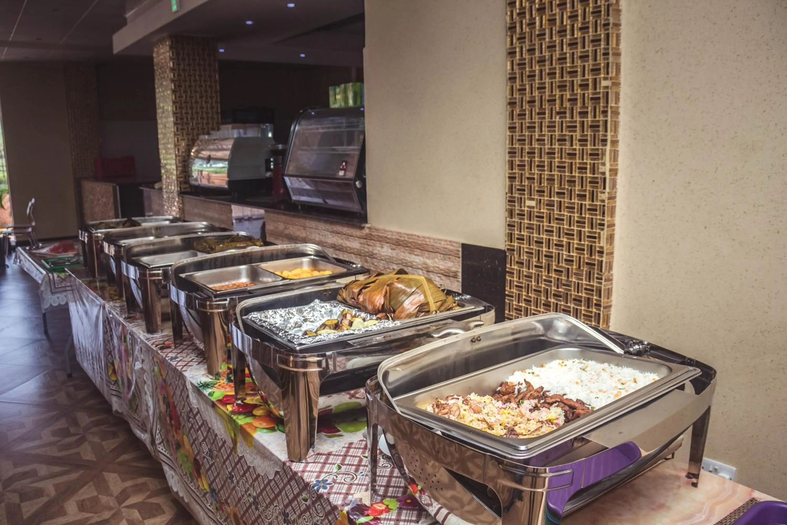 Food and drinks in Kenlon Hotel Kampala