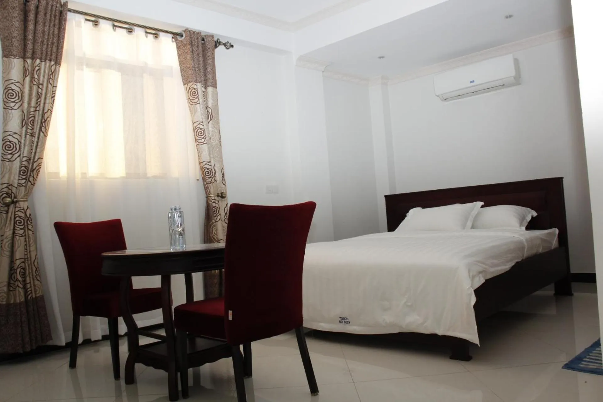 Photo of the whole room in Kenlon Hotel Kampala