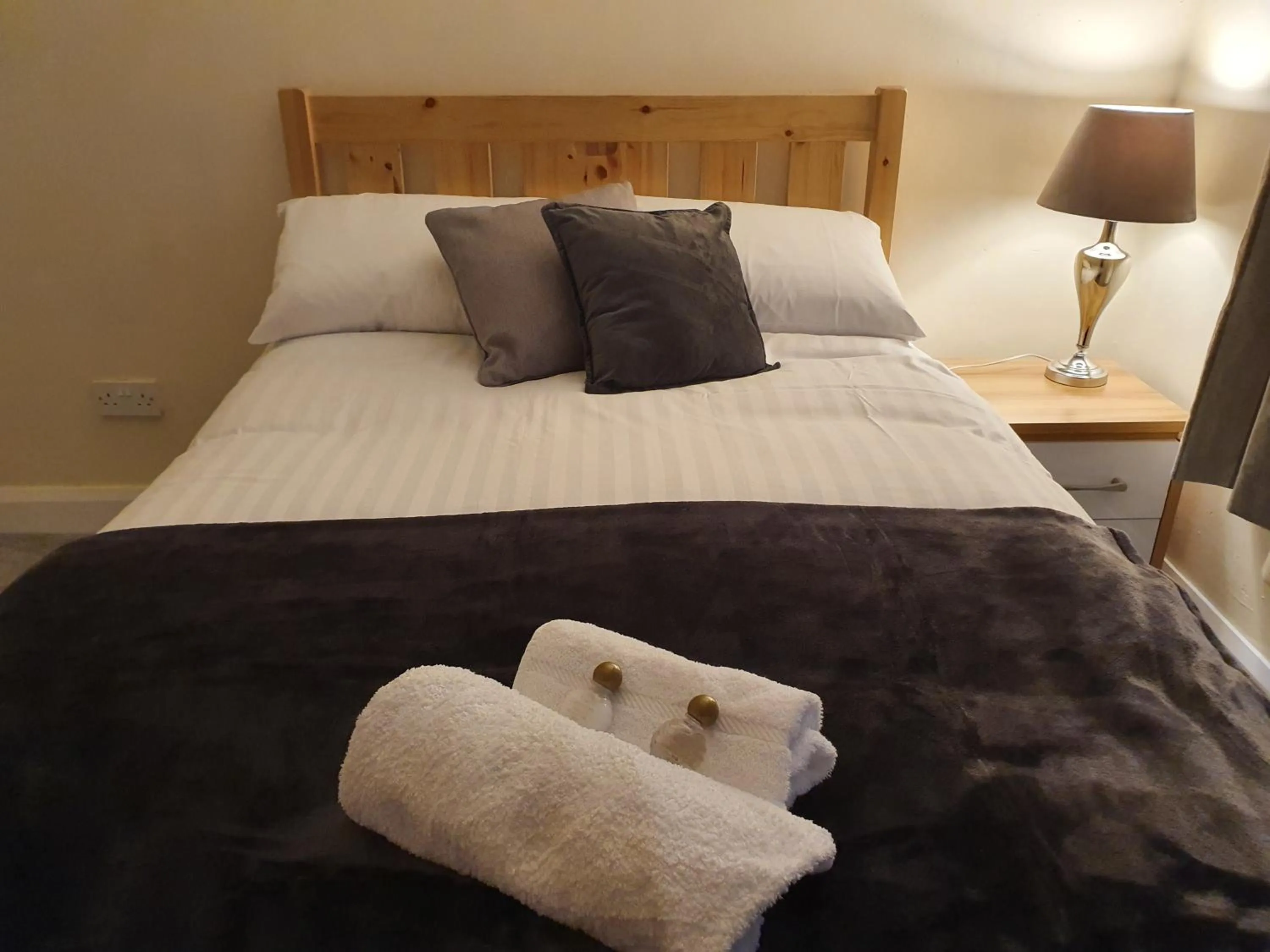 Bedroom, Bed in The Bowers Bar & Restaurant