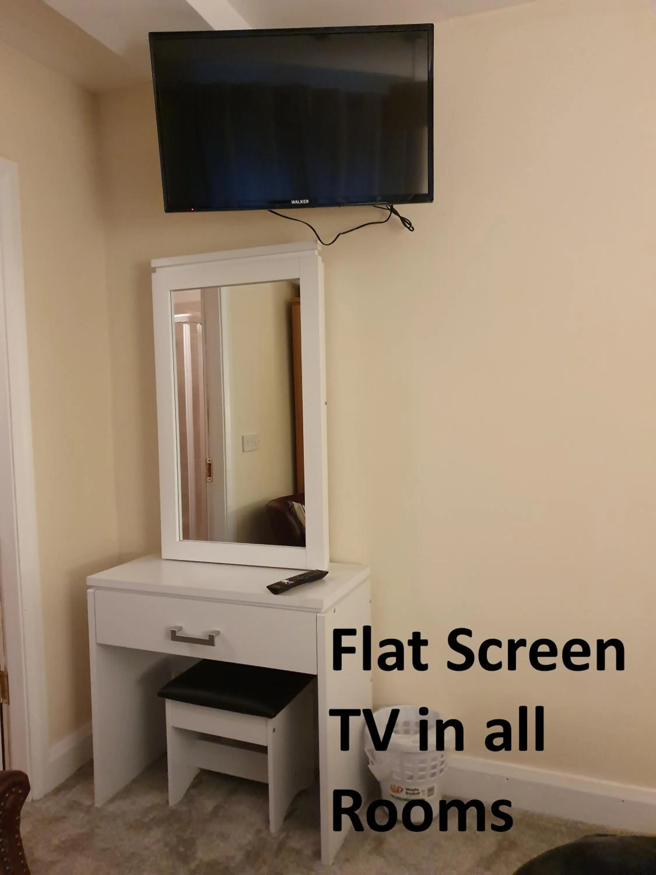 TV and multimedia in The Bowers Bar & Restaurant