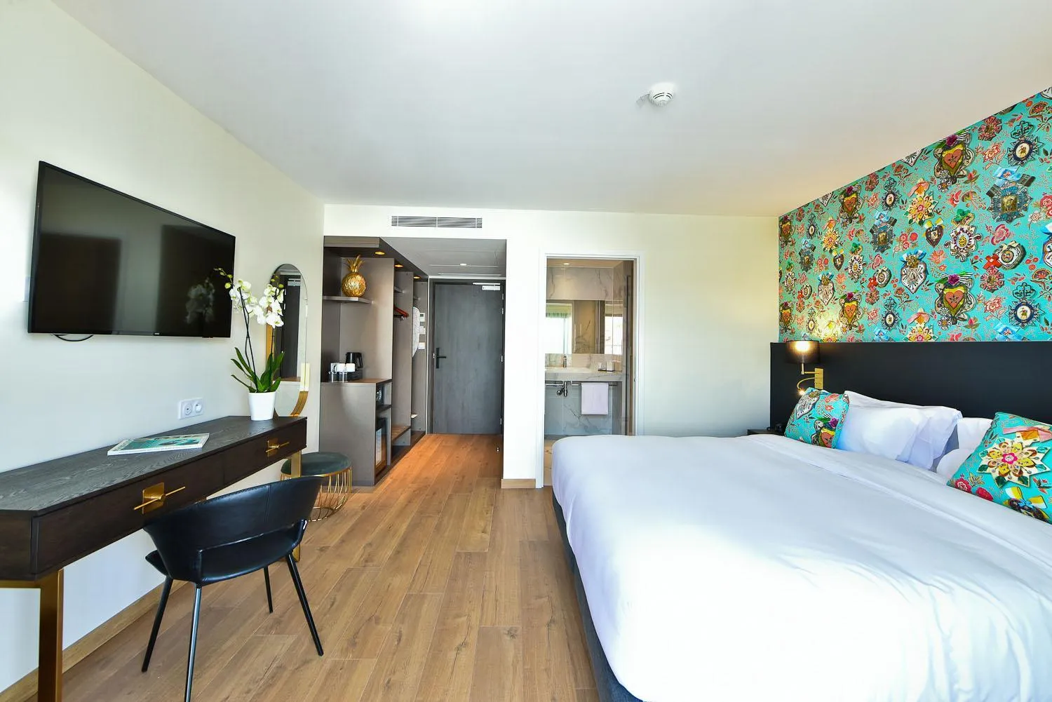 Bedroom, Bed in Hôtel La Villa Port d'Antibes & Spa