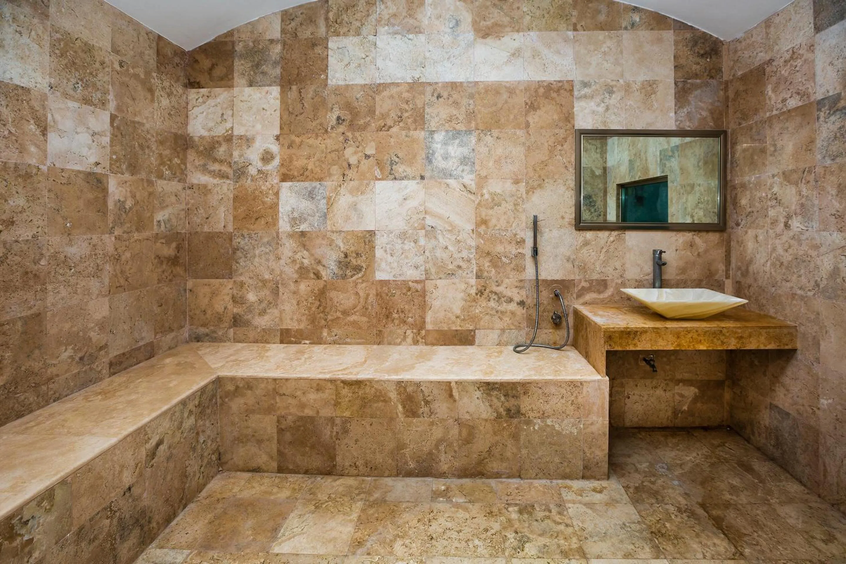 Bathroom in Capital O Cancun International Airport 24 7