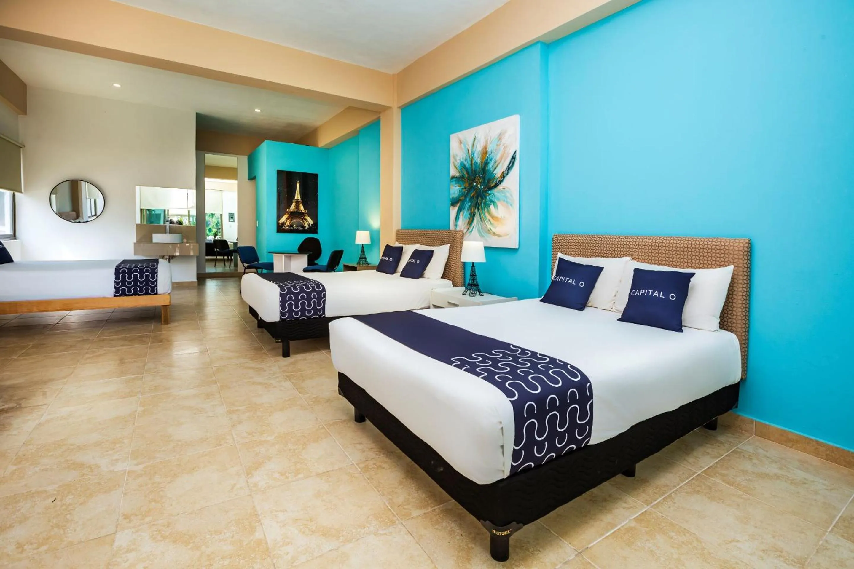 Bedroom, Bed in Capital O Cancun International Airport 24 7