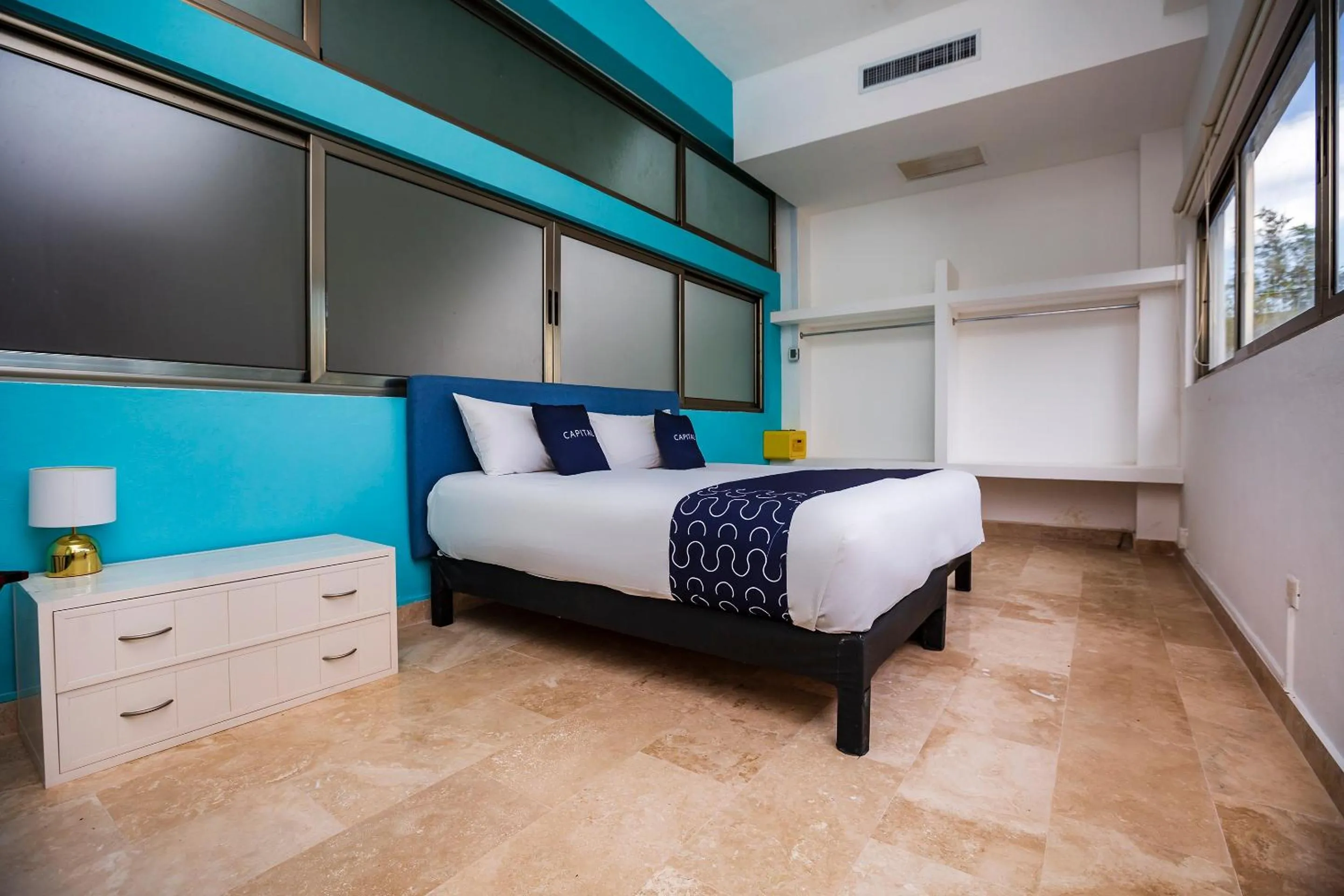 Bedroom, Bed in Capital O Cancun International Airport 24 7