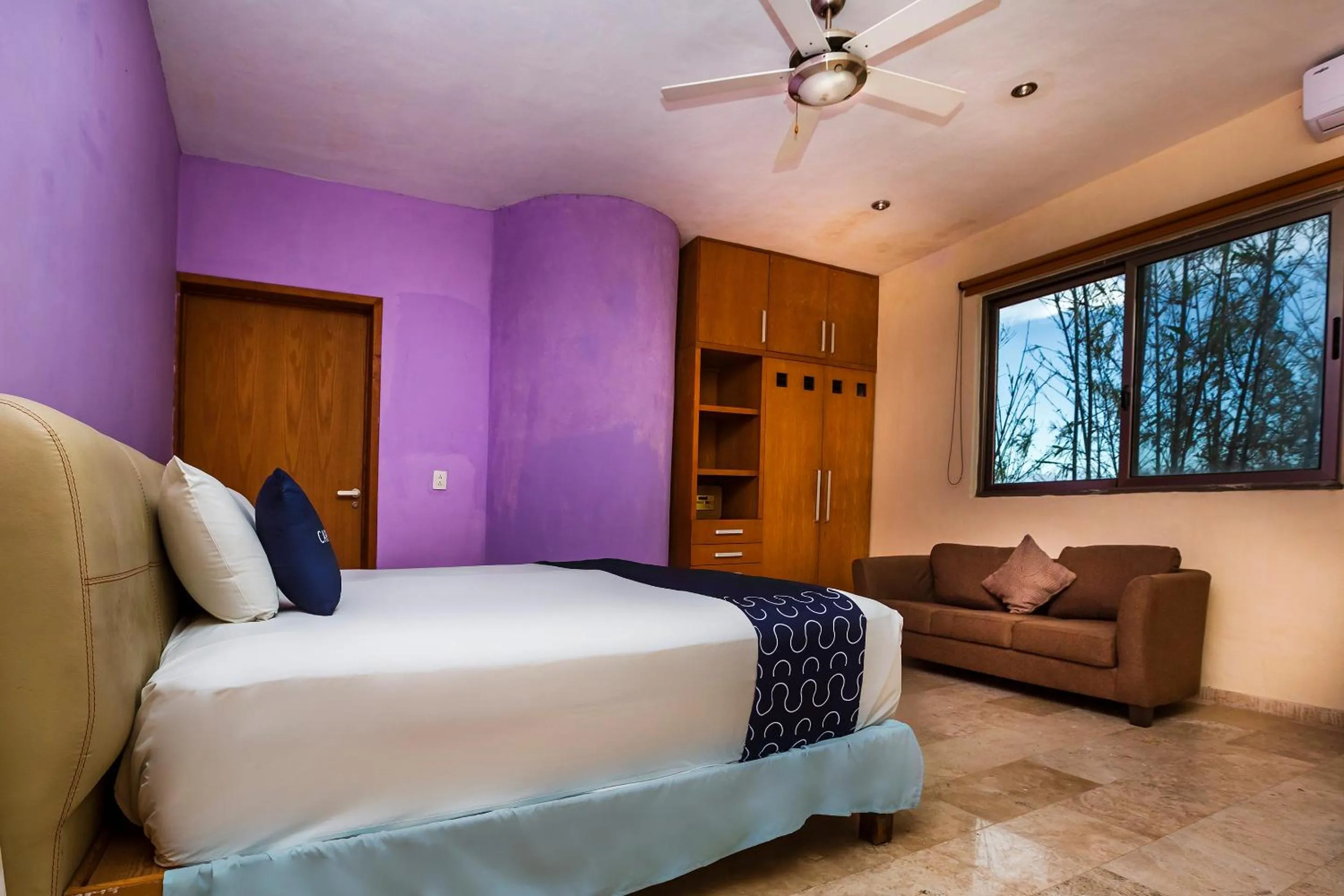 Bedroom, Bed in Capital O Cancun International Airport 24 7