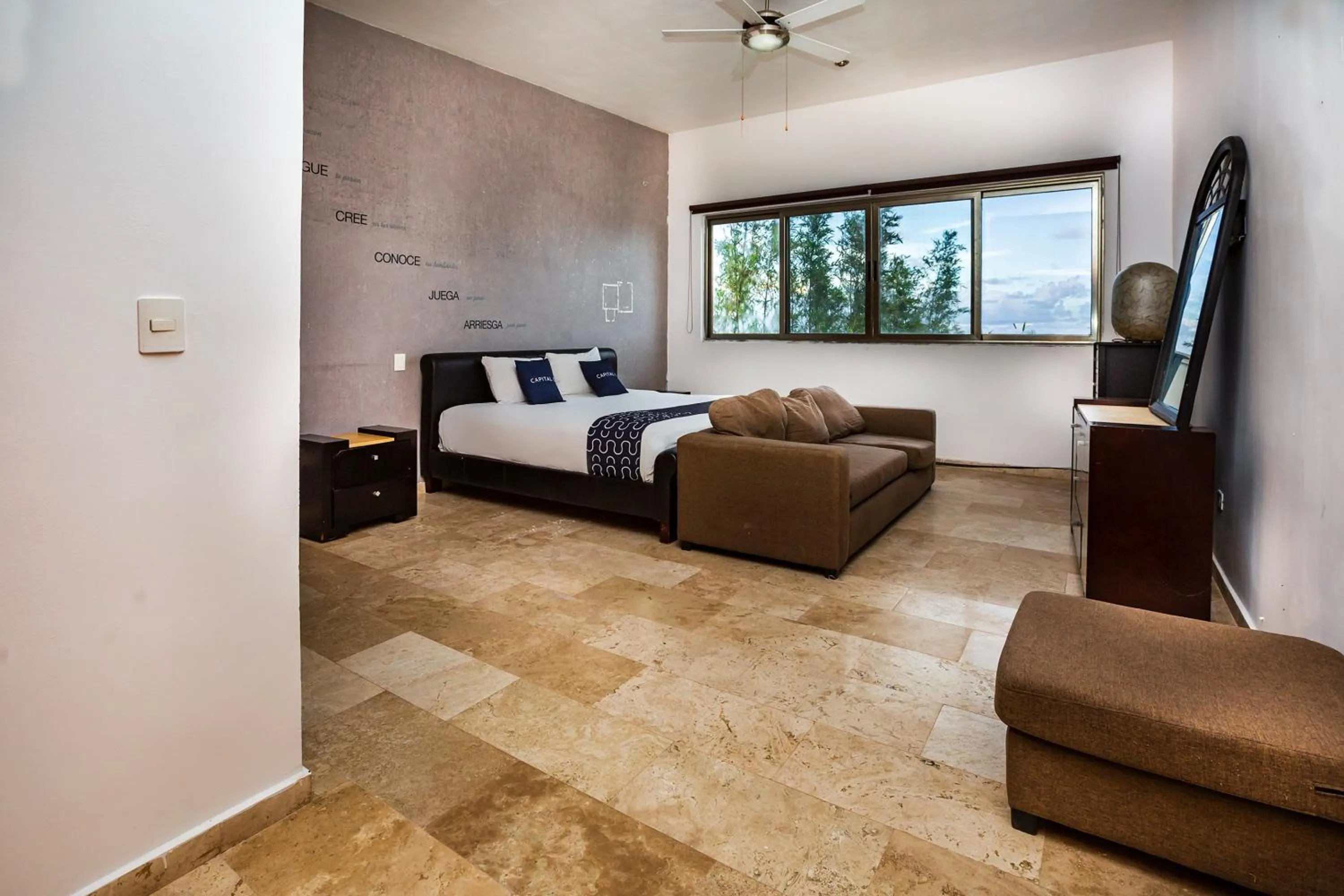 Bedroom, Bed in Capital O Cancun International Airport 24 7