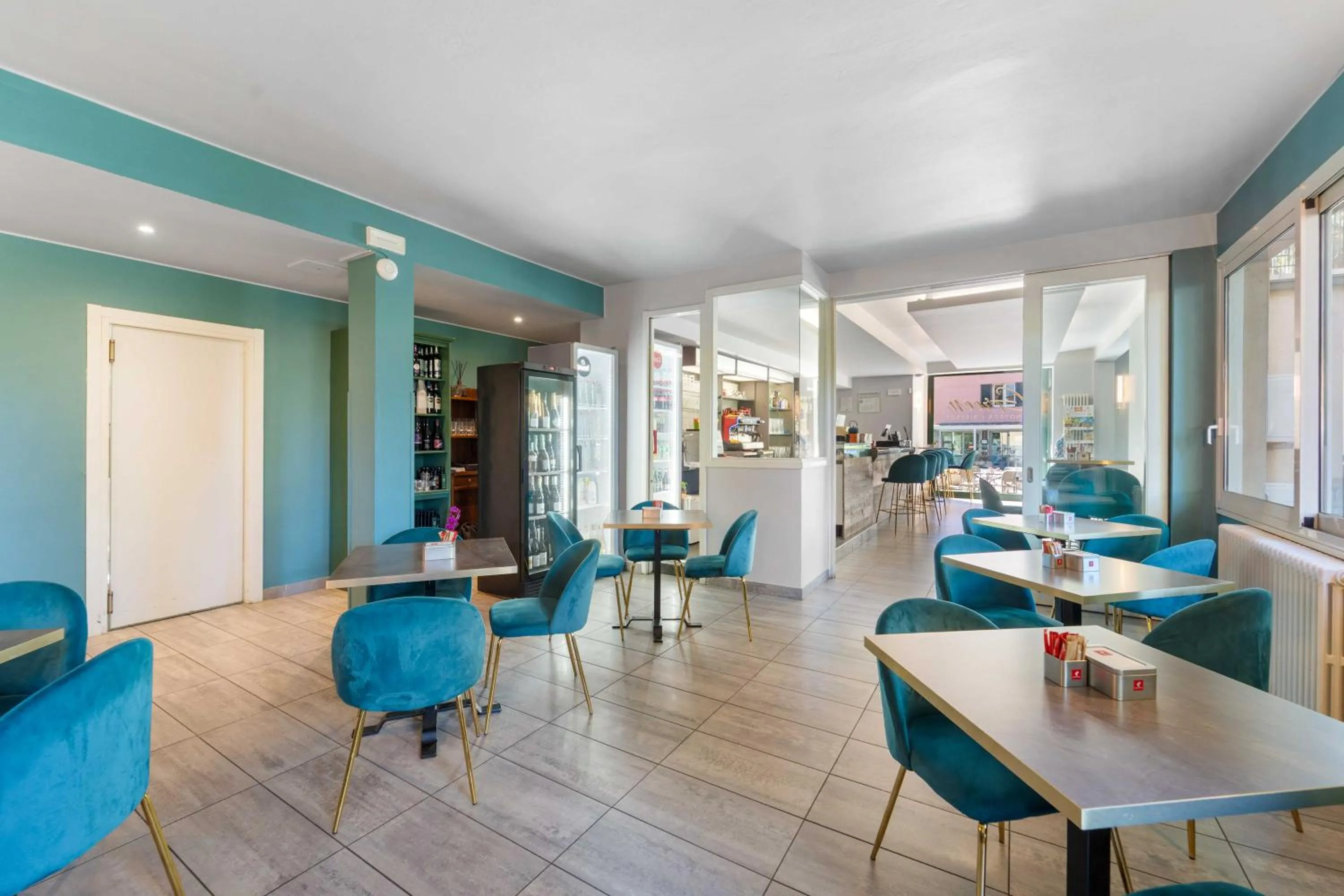 Restaurant/places to eat in Green Village Accommodations