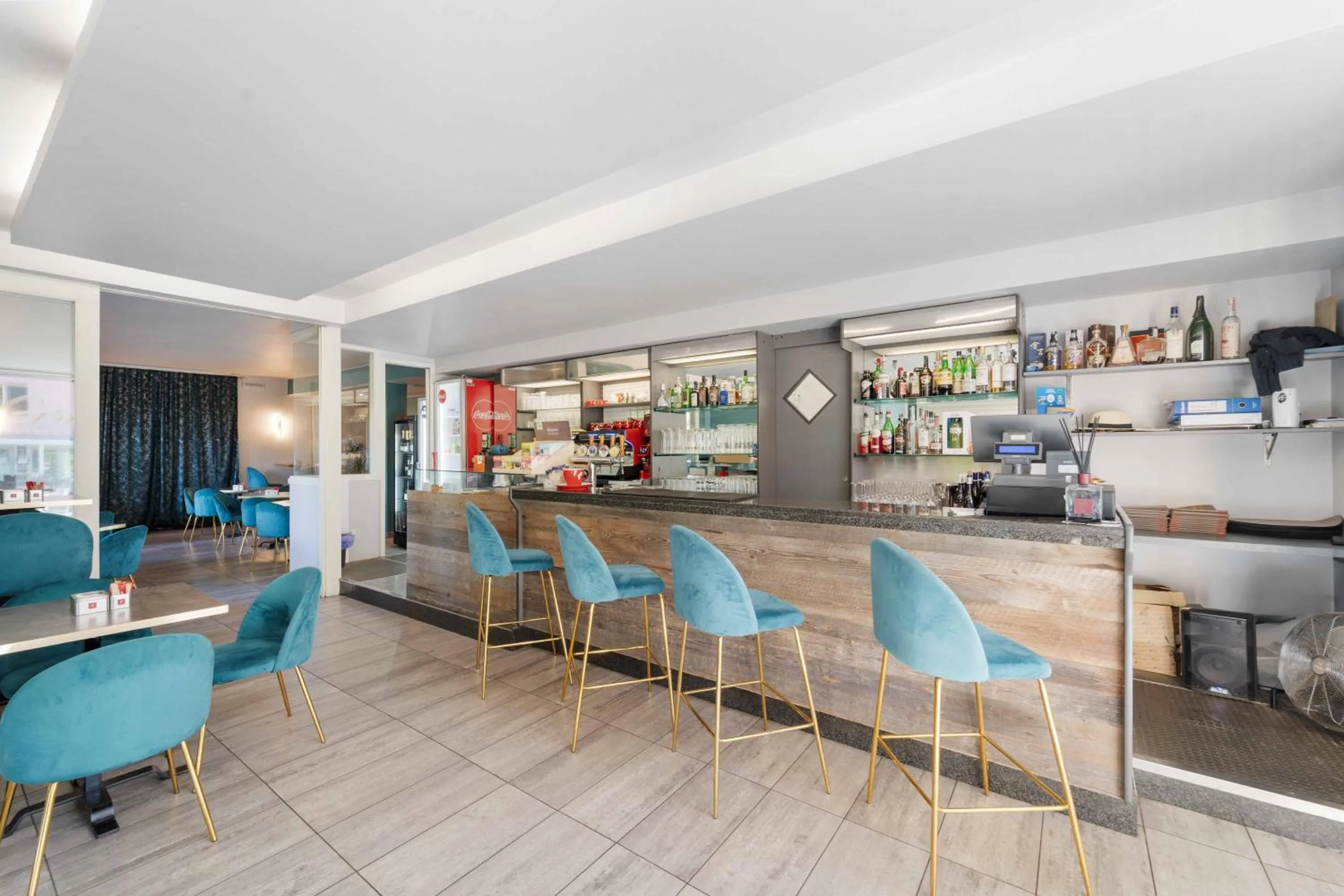 Restaurant/places to eat in Green Village Accommodations