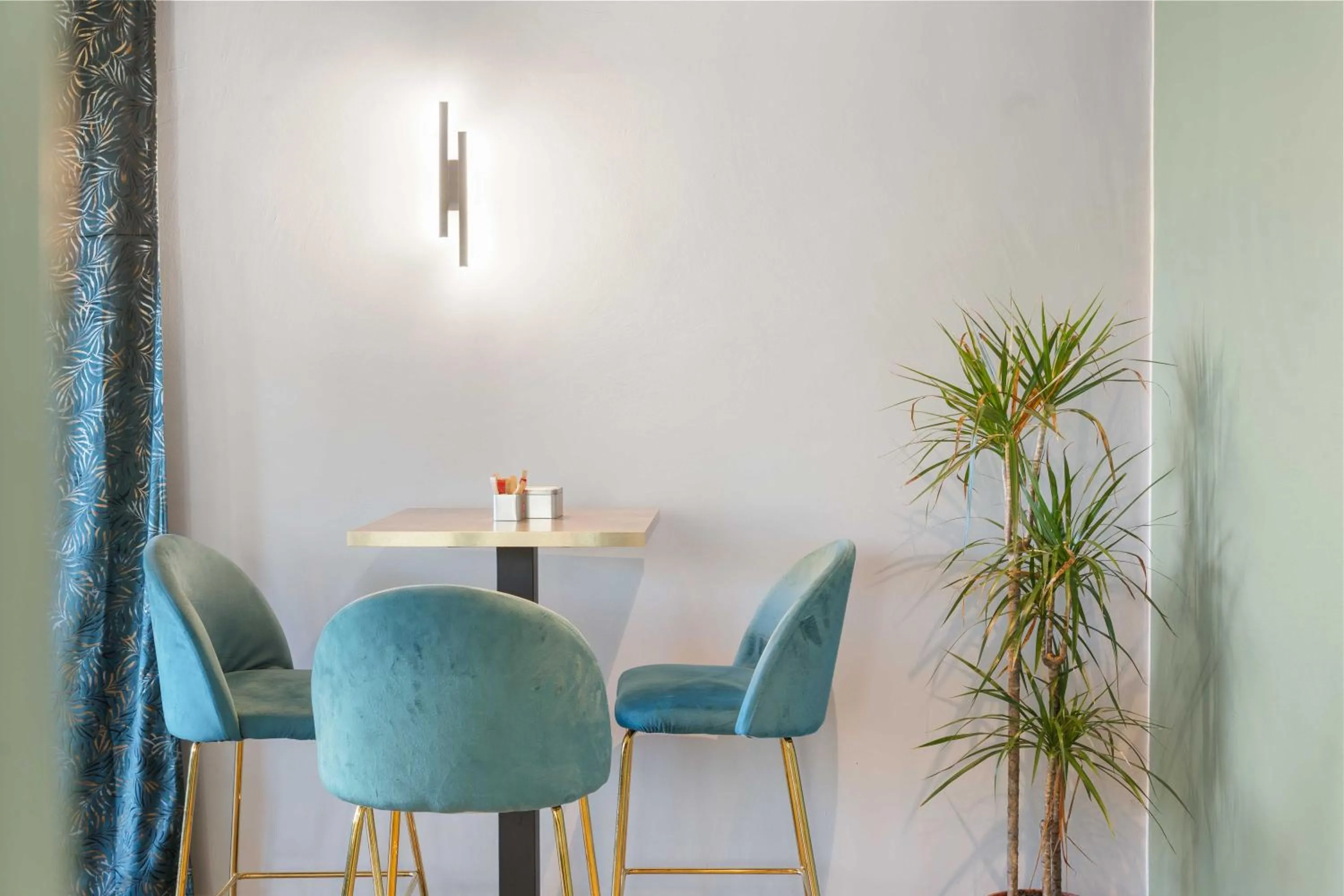 Restaurant/places to eat in Green Village Accommodations