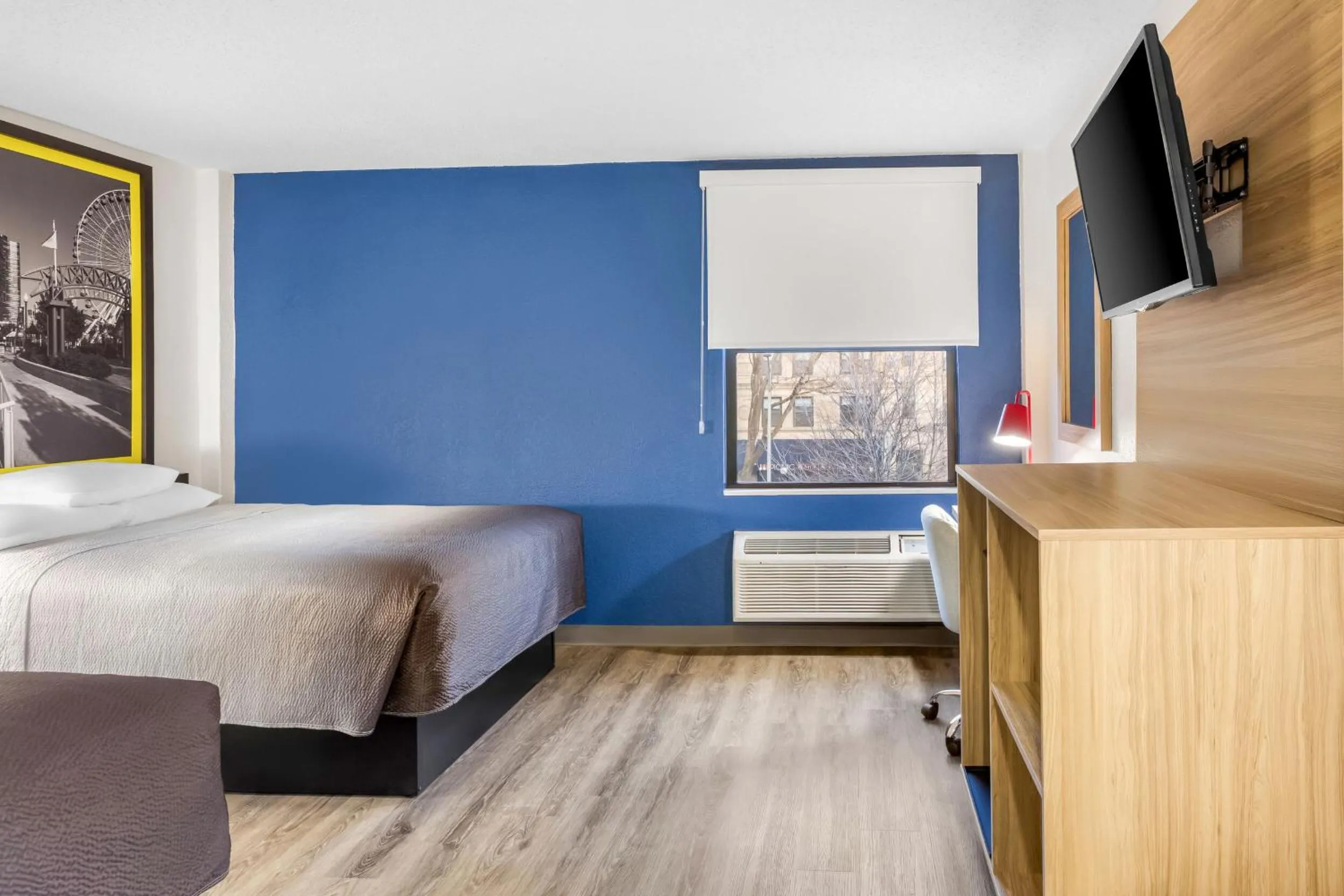 Bedroom, Bed in Super 8 by Wyndham Chicago IL