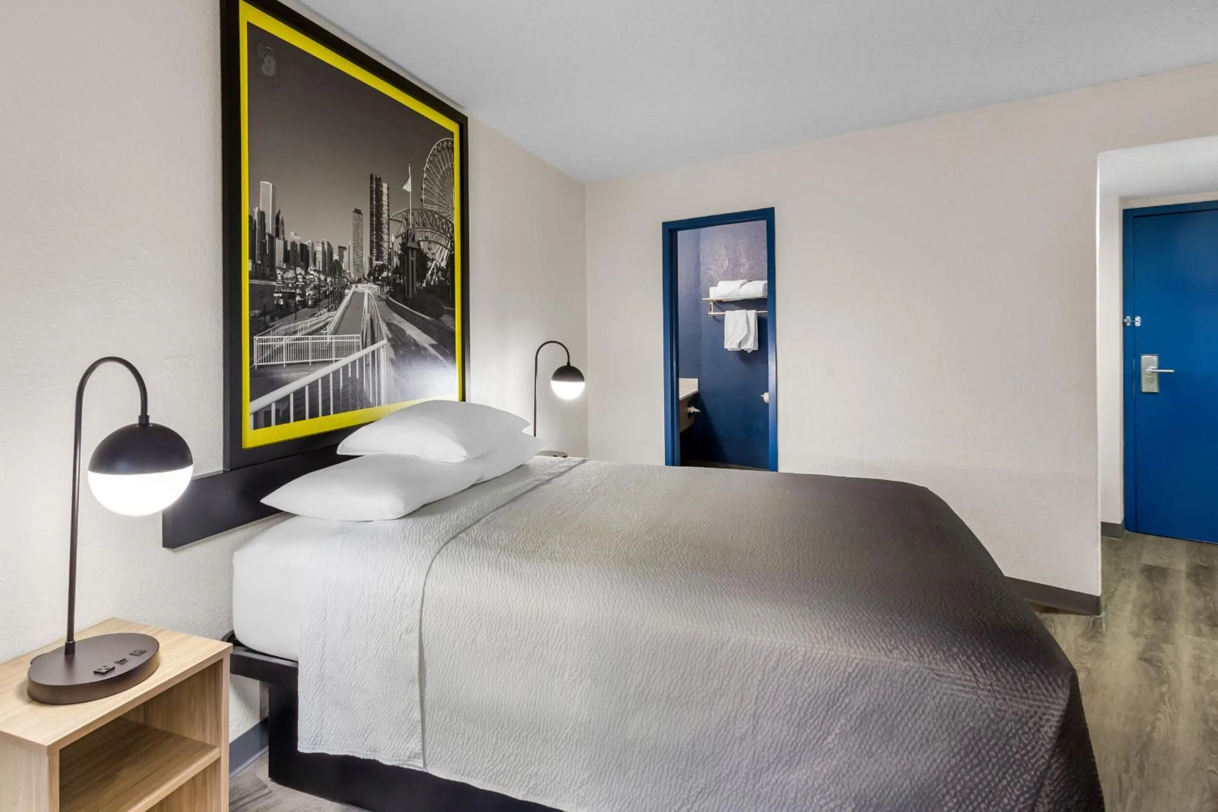 Bedroom, Bed in Super 8 by Wyndham Chicago IL