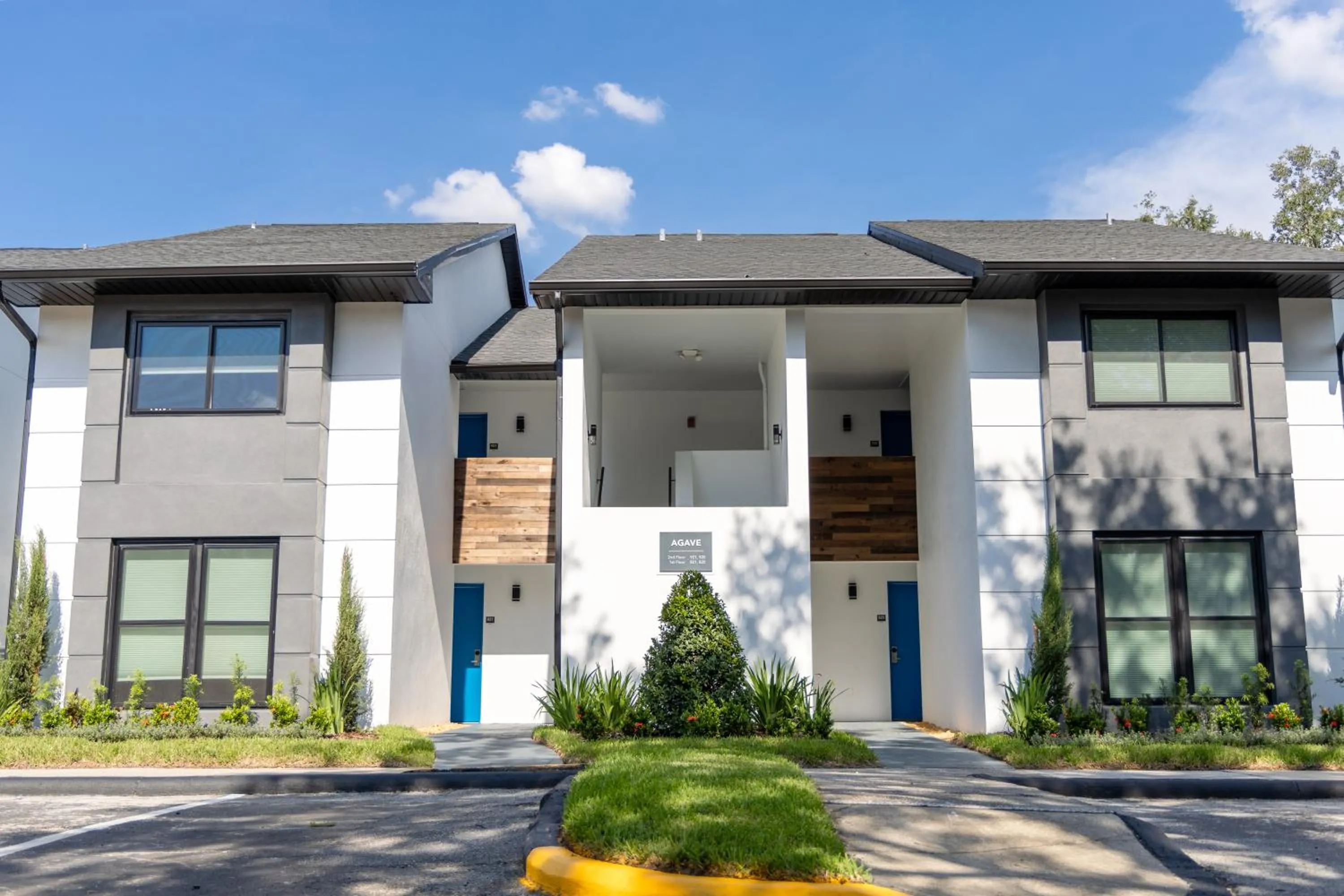 Property building in Legacy Vacation Resorts - Disney and Lake Buena Vista