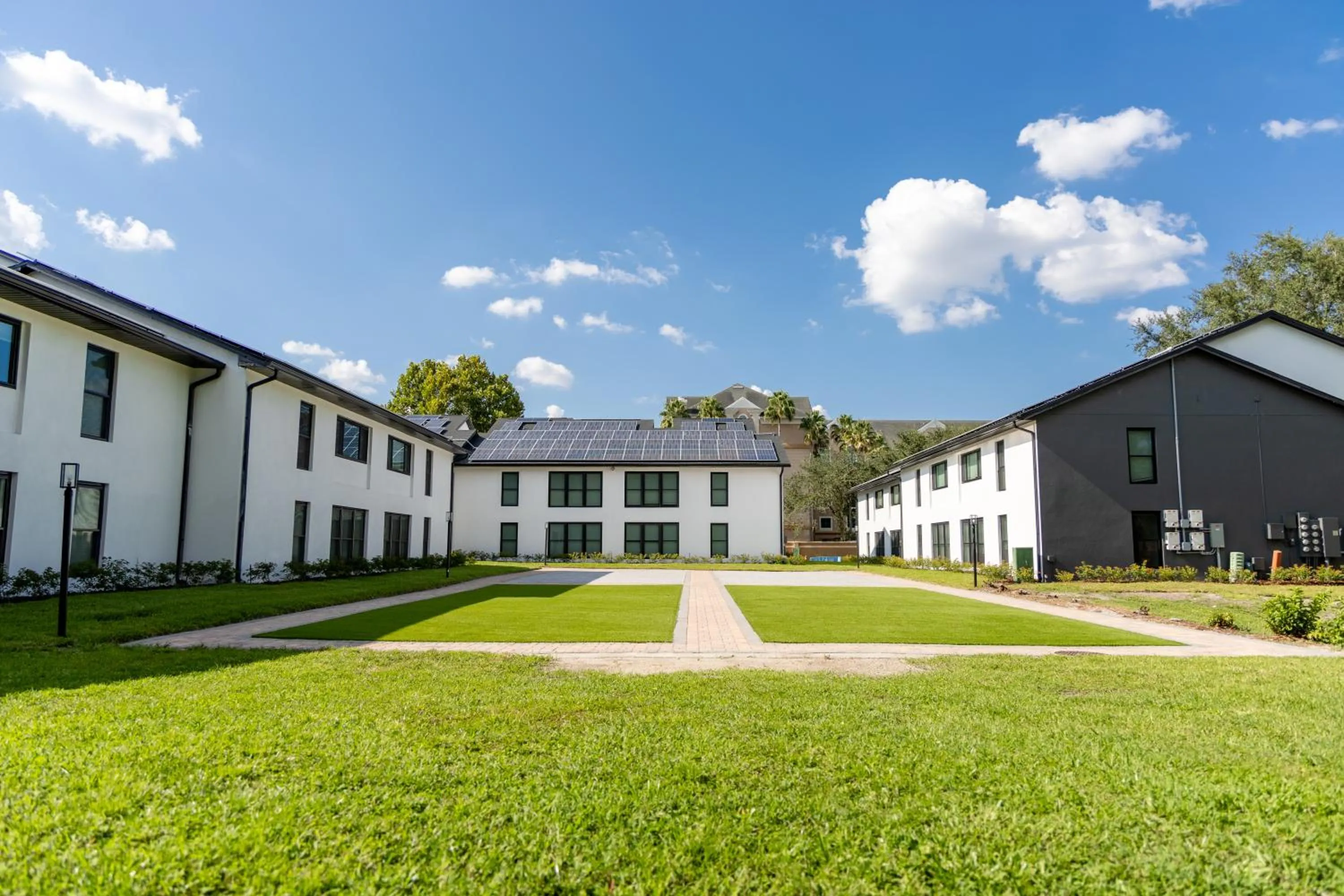 Property building in Legacy Vacation Resorts - Disney and Lake Buena Vista