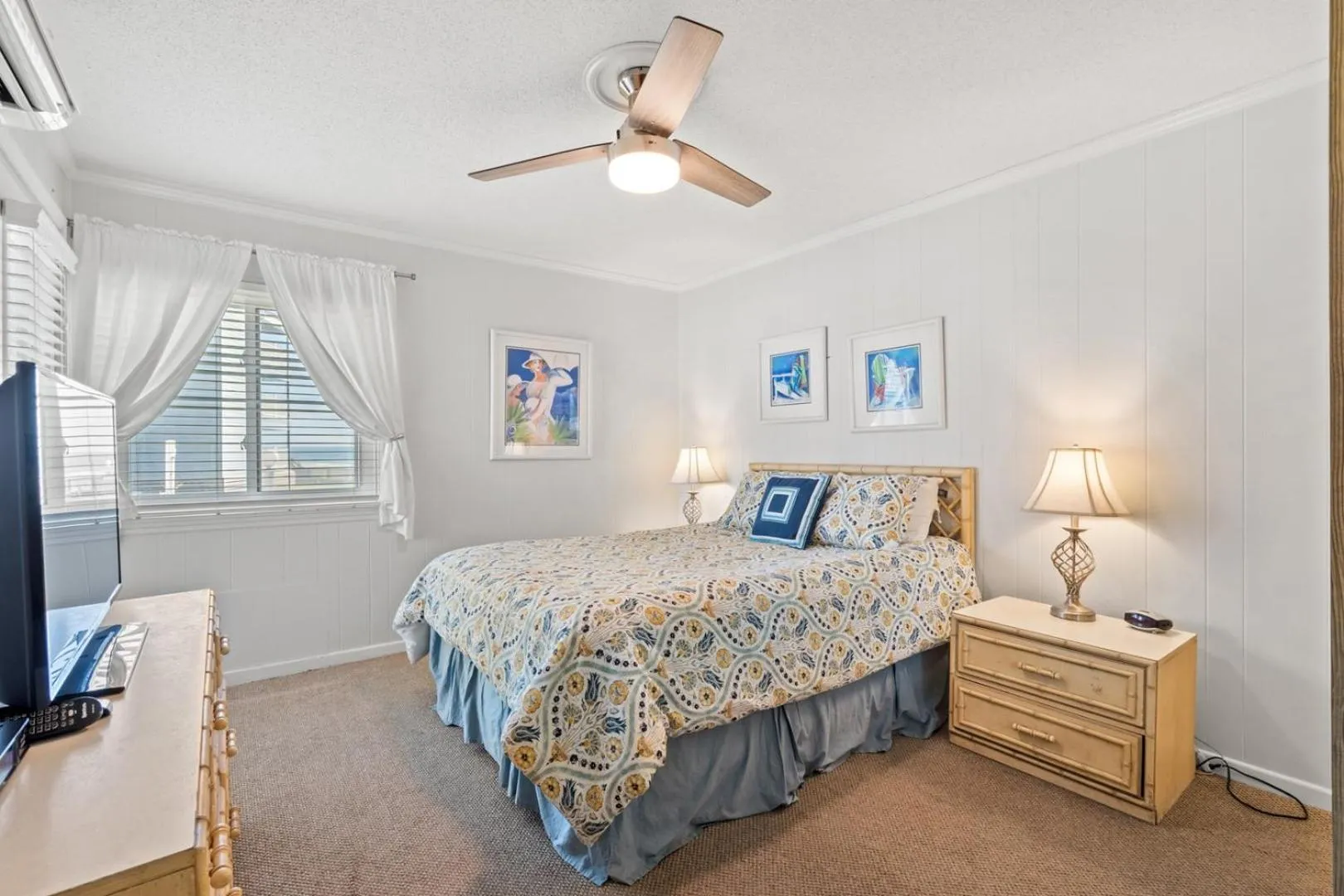 Bed in A Place at The Beach 9520-1E