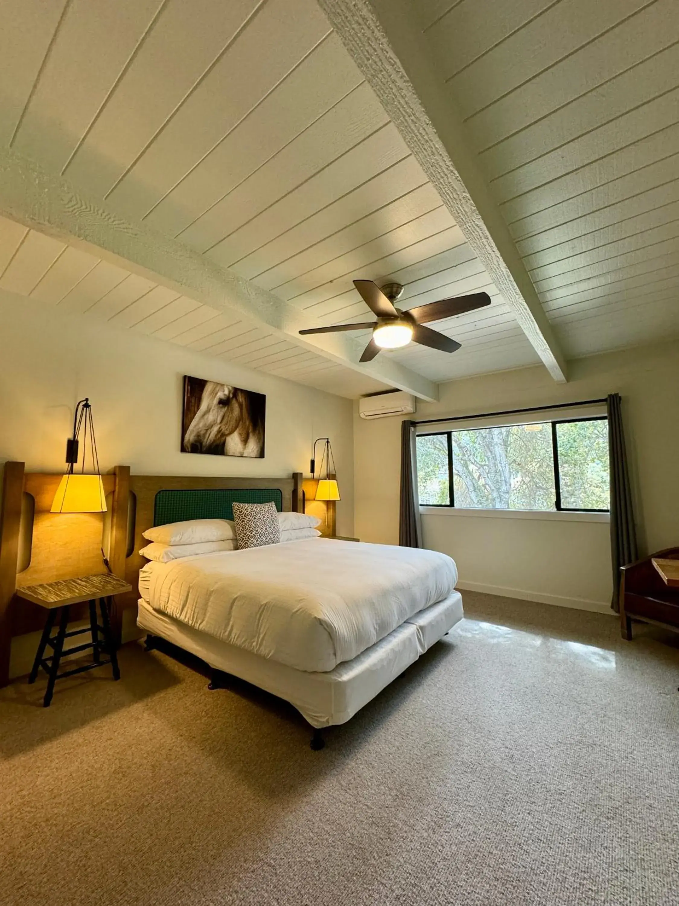 Photo of the whole room, Bed in Hidden Valley Inn Photo of the whole room, Bed in Hidden Valley Inn