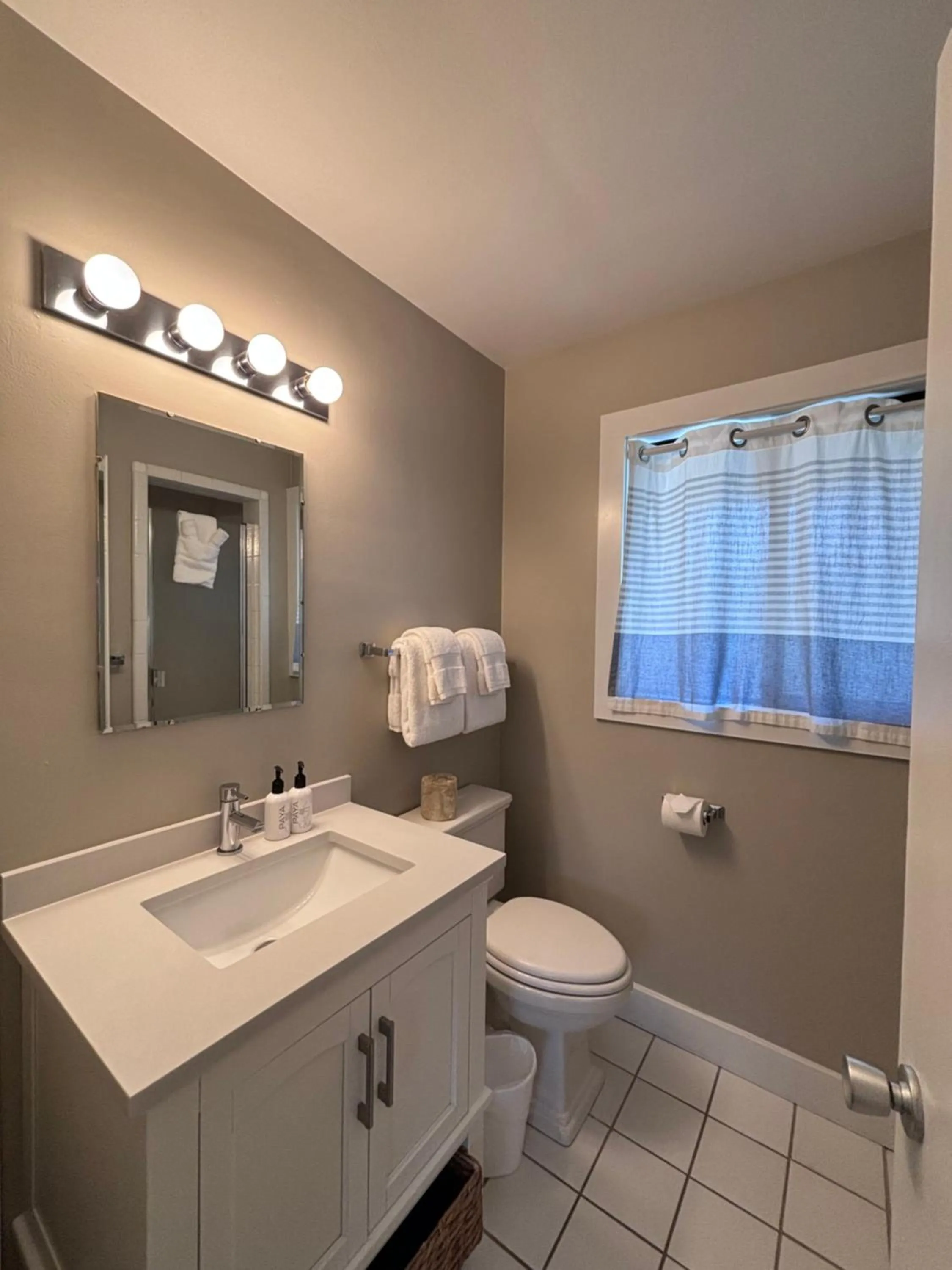 Shower in Hidden Valley Inn