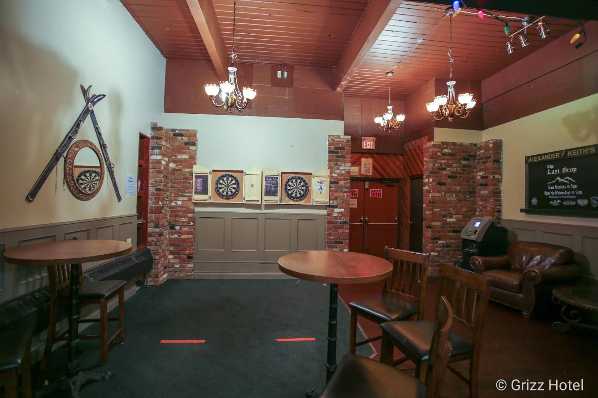 Lounge or bar in Grizz Hotel