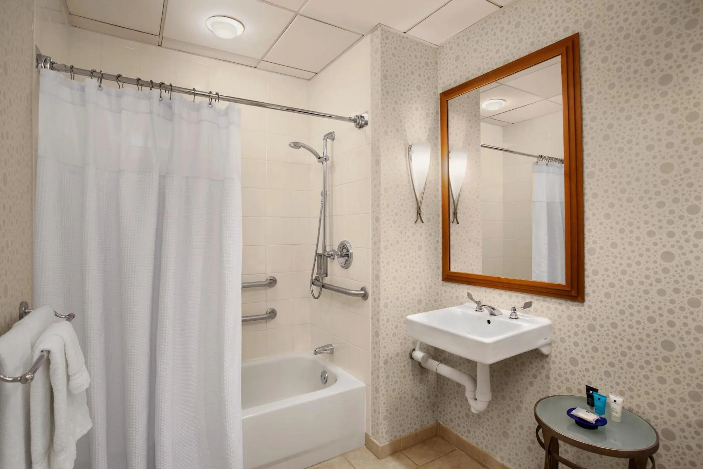 Bathroom in Crowne Plaza San Francisco Airport by IHG