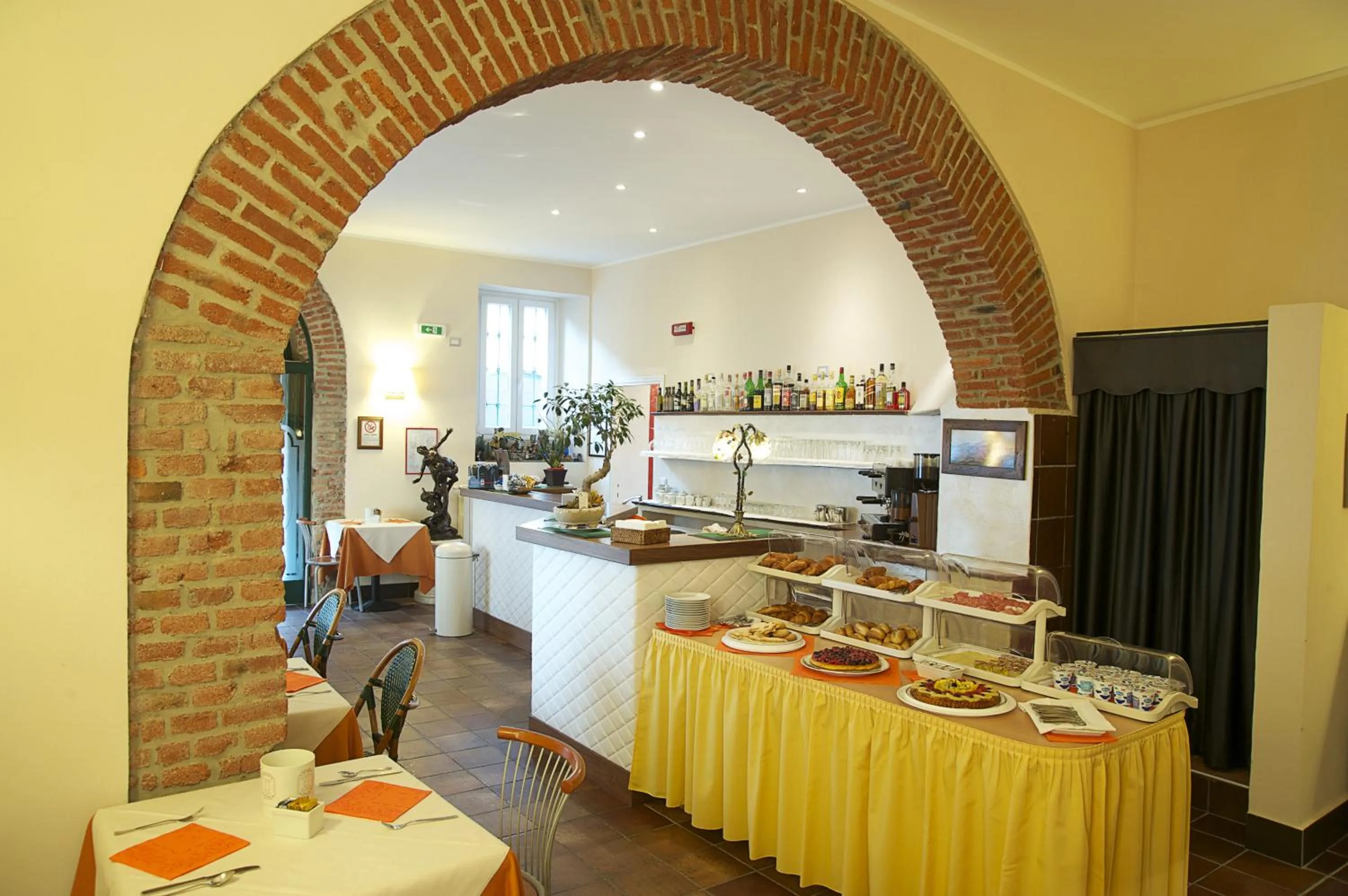 Restaurant/places to eat in Hotel al Corso