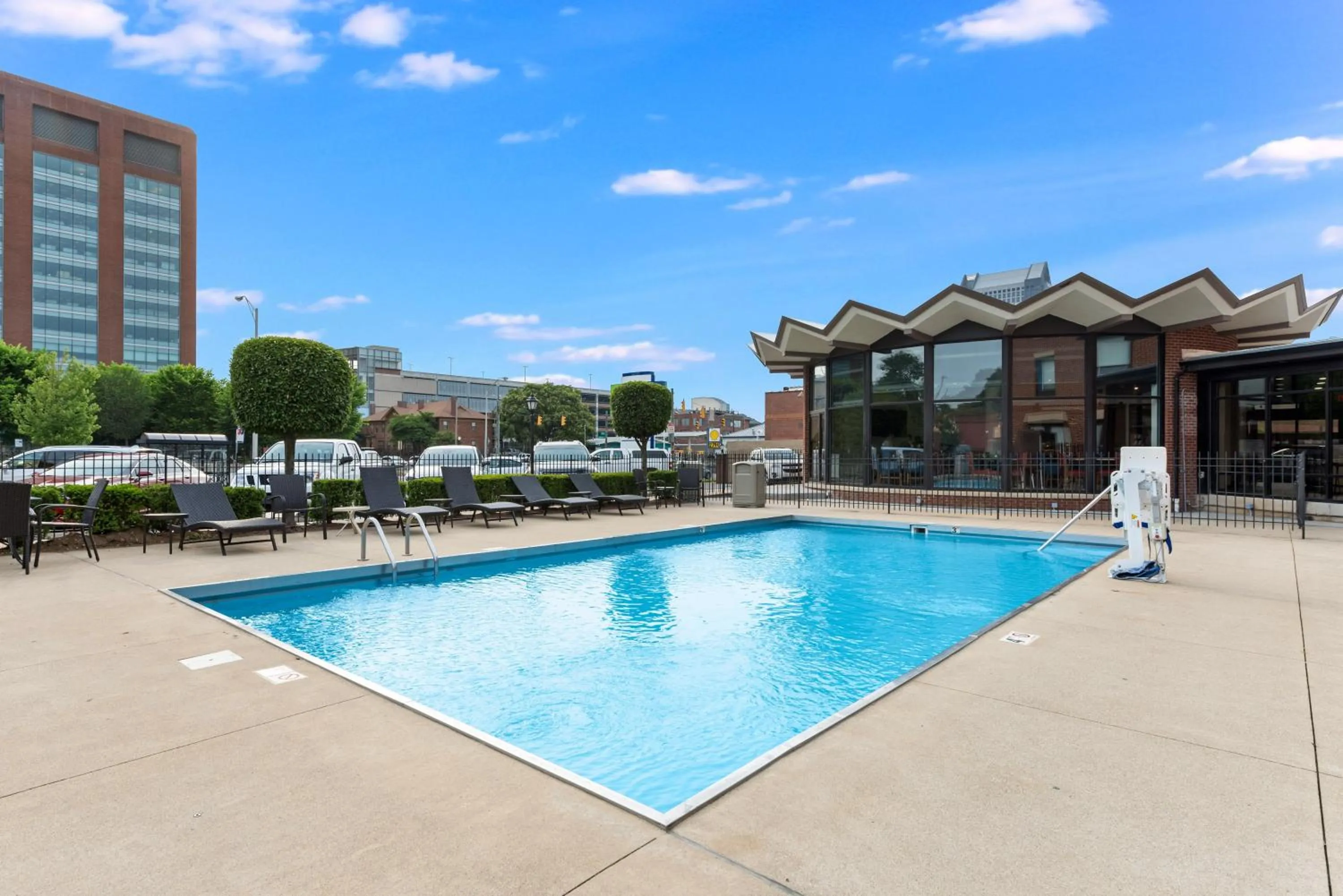 Swimming pool in Holiday Inn Express - Columbus Downtown by IHG