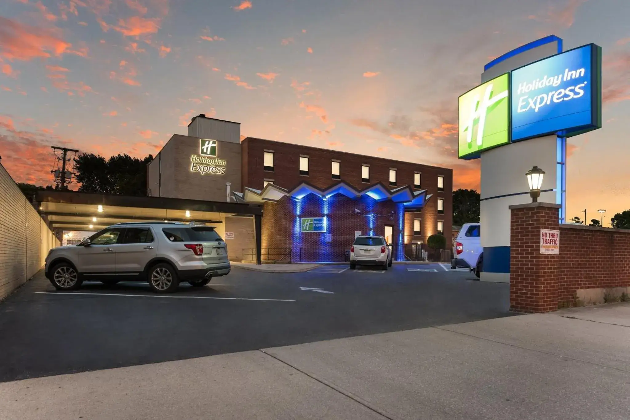 Property building in Holiday Inn Express - Columbus Downtown by IHG Property building in Holiday Inn Express - Columbus Downtown by IHG
