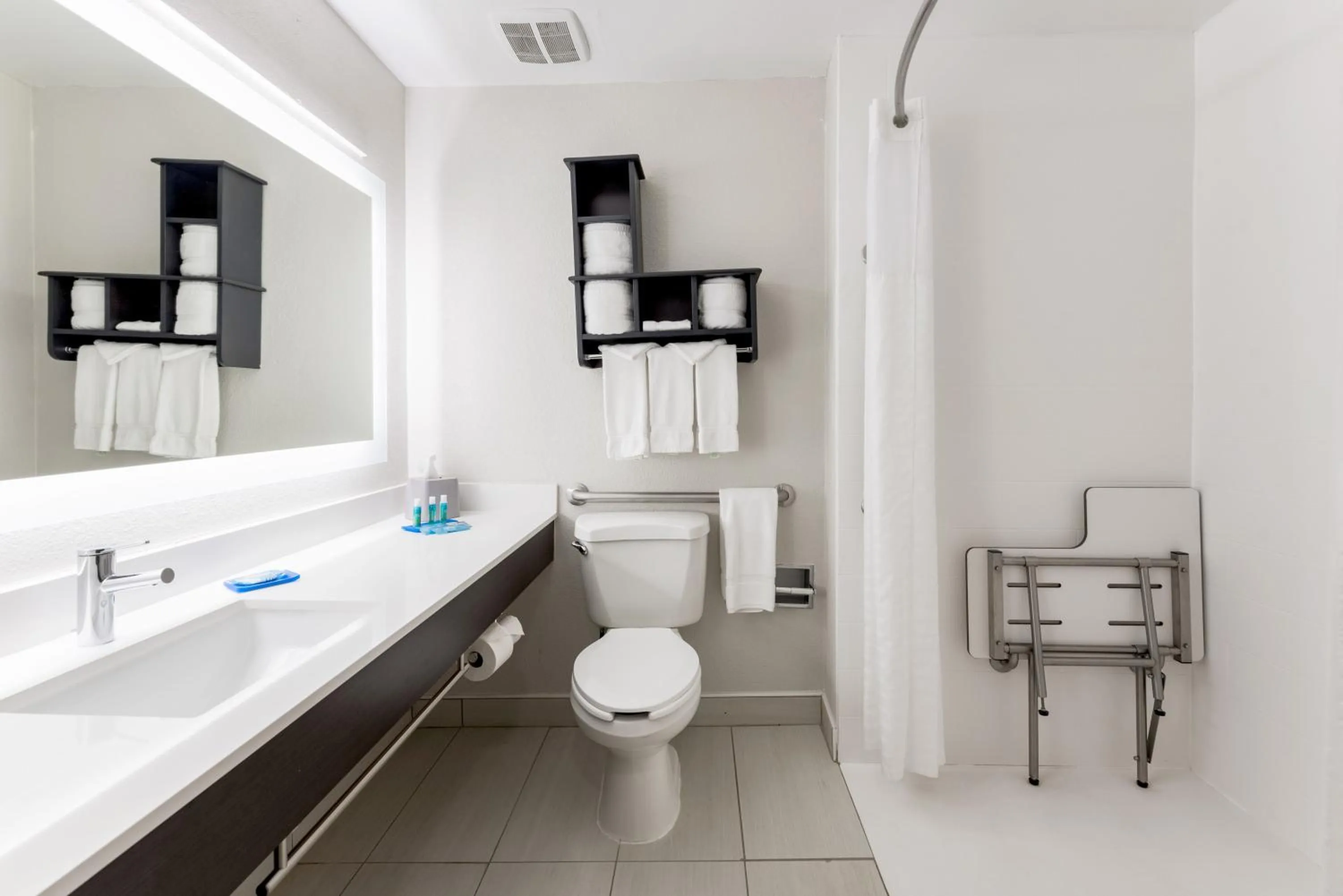 Photo of the whole room in Holiday Inn Express - Columbus Downtown by IHG