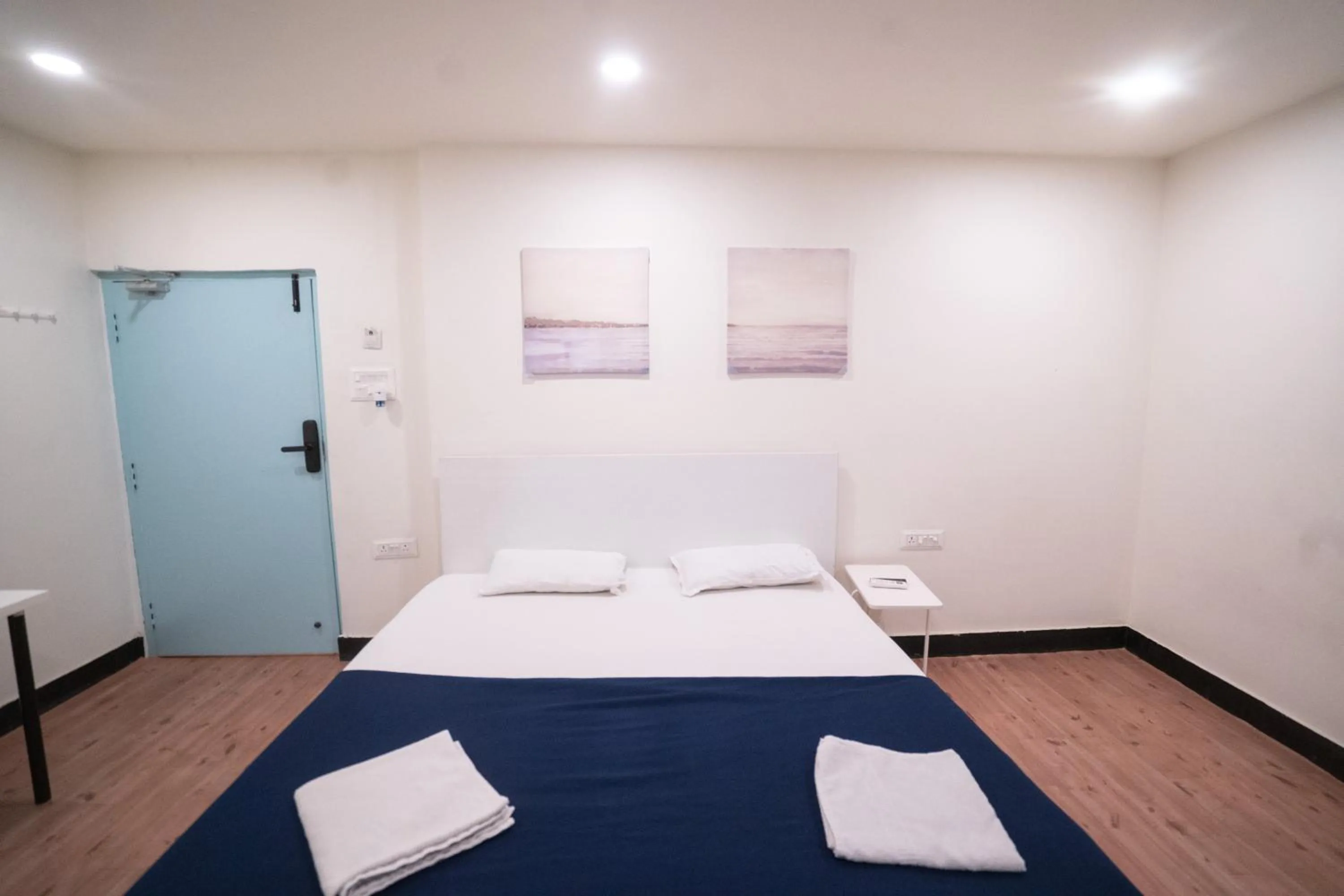 Bedroom, Bed in Slackpackr Hyderabad