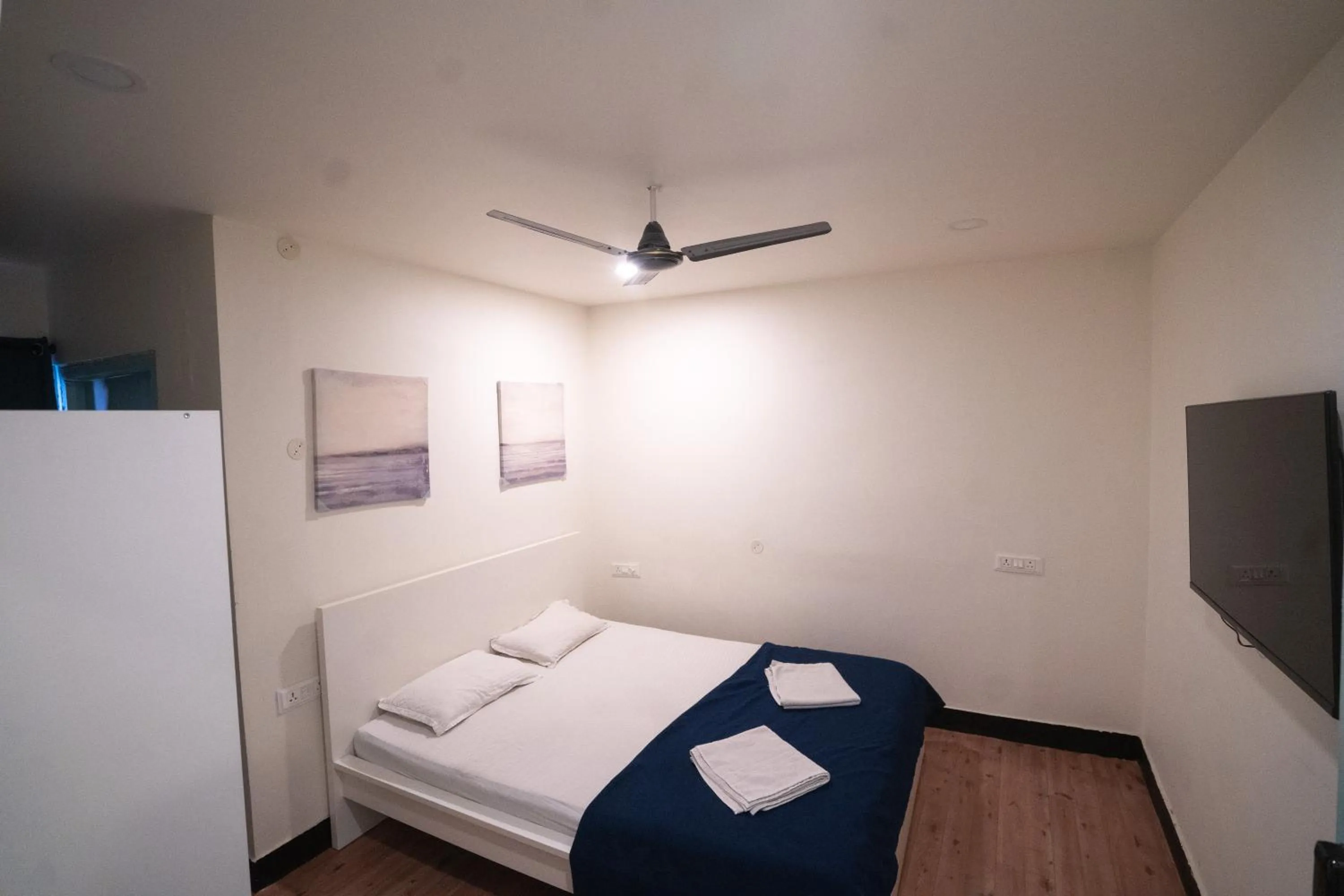 Bedroom, Bed in Slackpackr Hyderabad