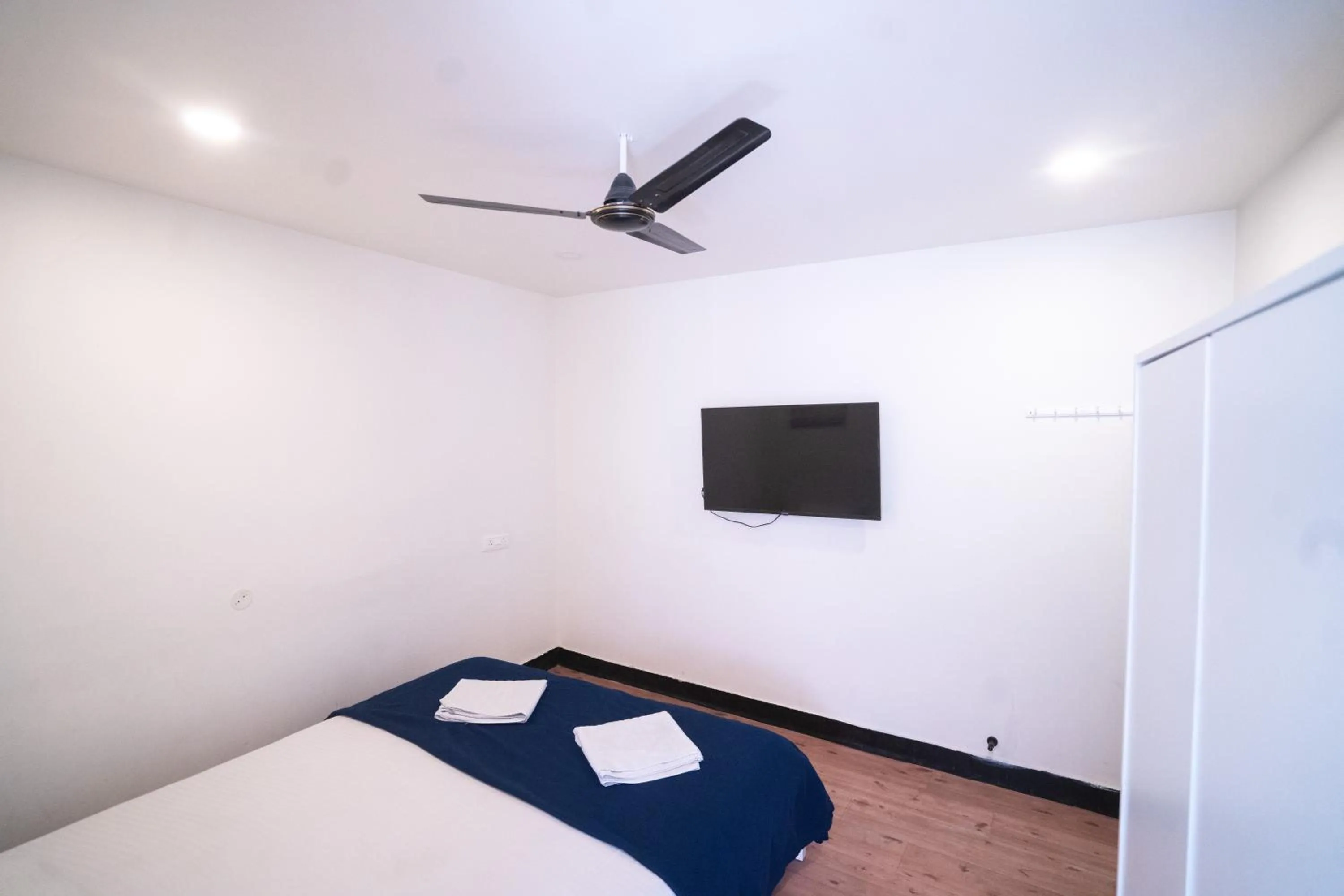 Bedroom, Bed in Slackpackr Hyderabad