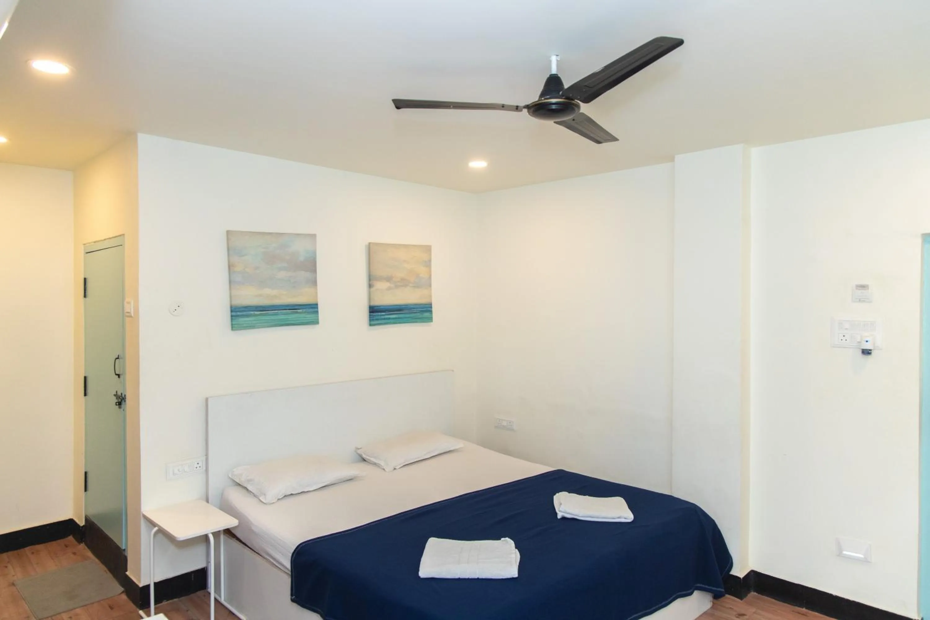 Bedroom, Bed in Slackpackr Hyderabad