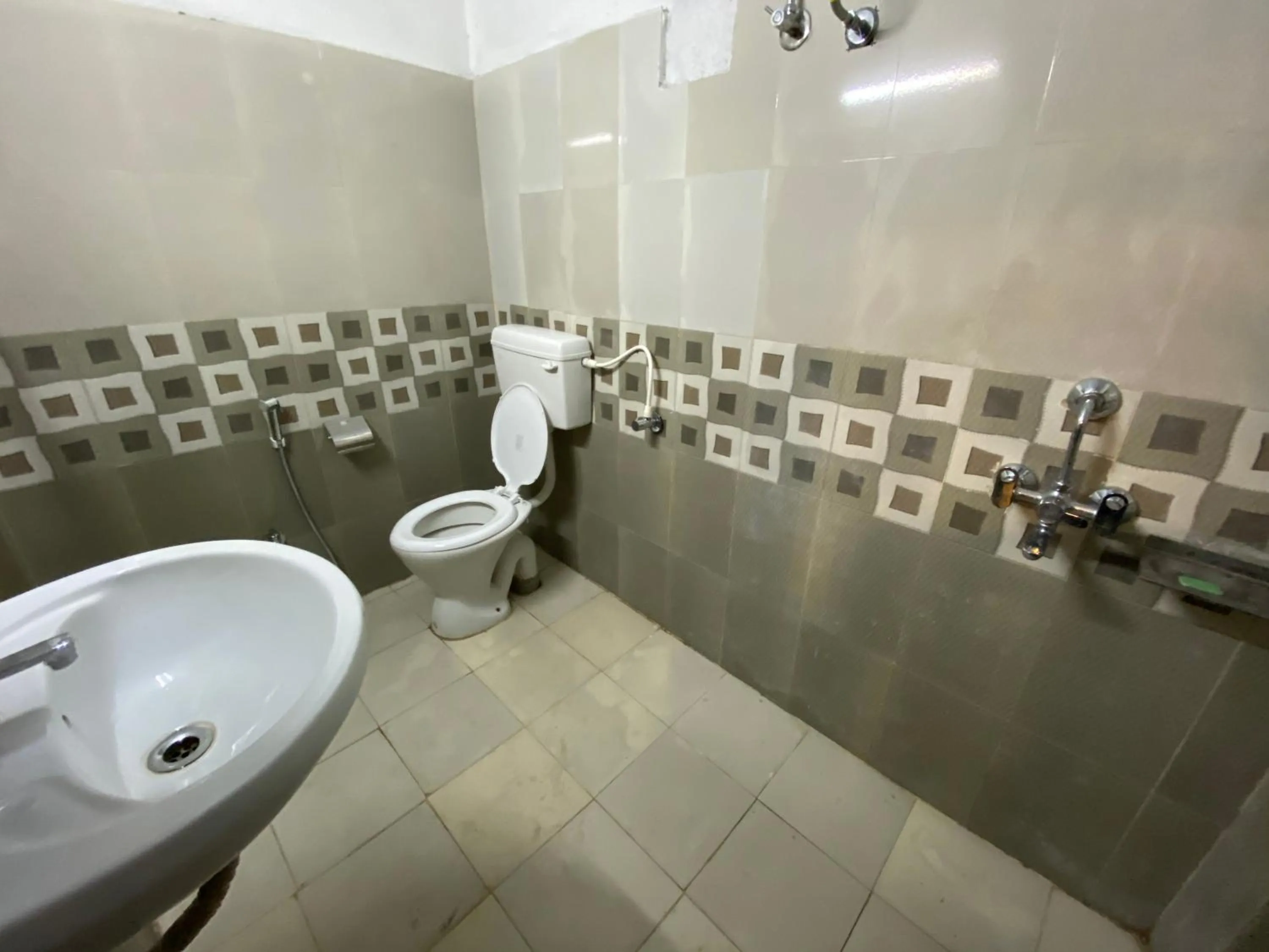 Shower in Slackpackr Hyderabad