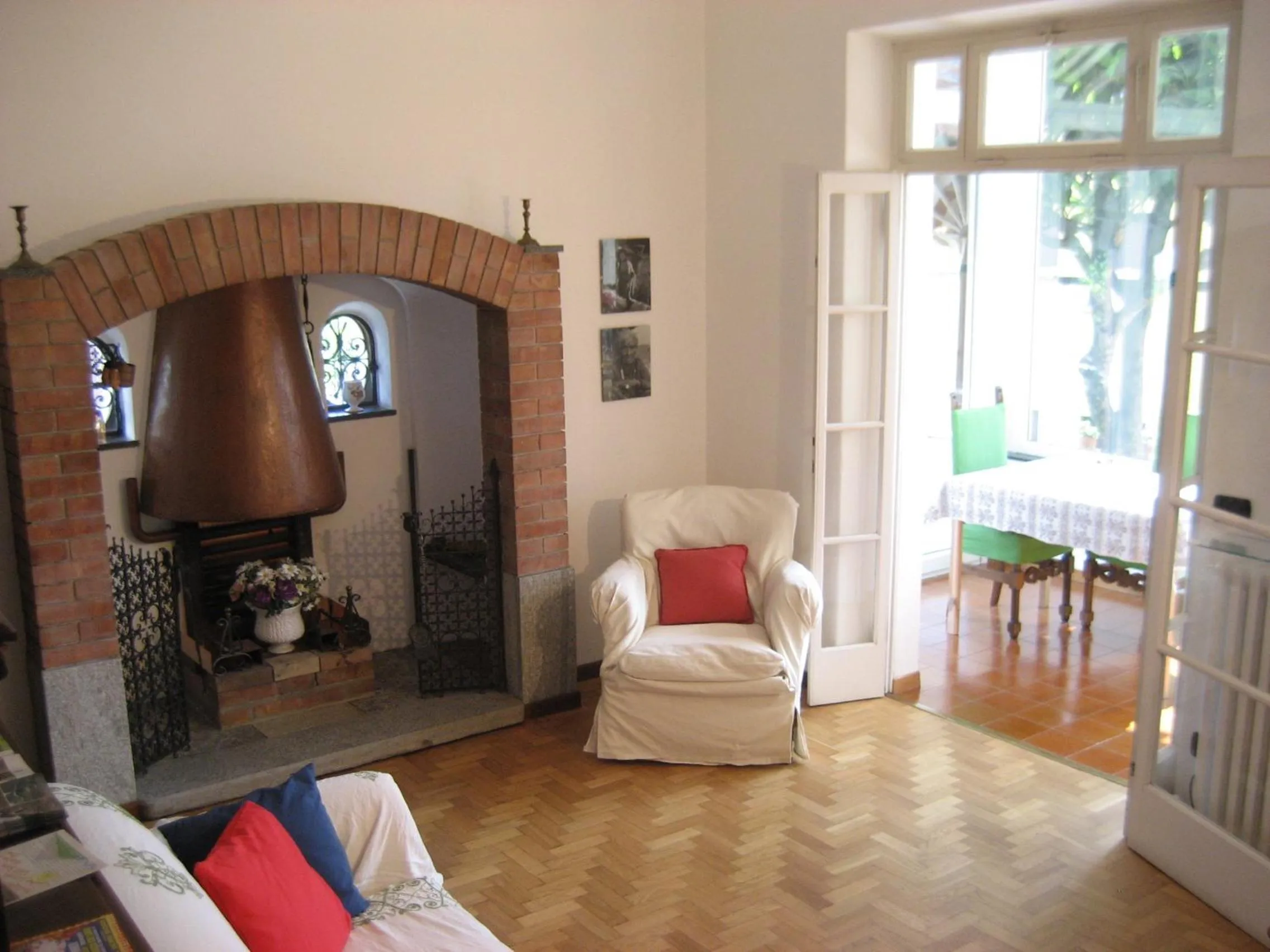 Communal lounge/ TV room in B&B Le Colombine