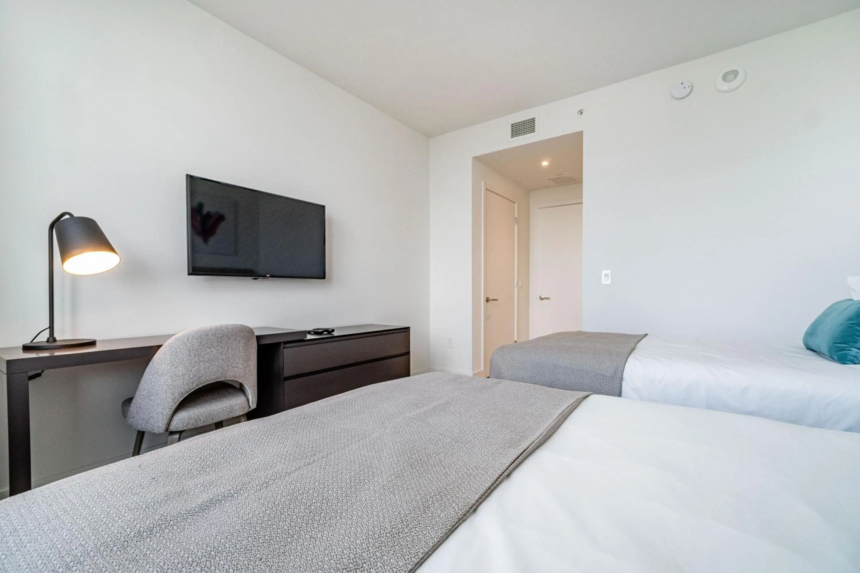 Bed in Hyde Beach House Hollywood Private Suites