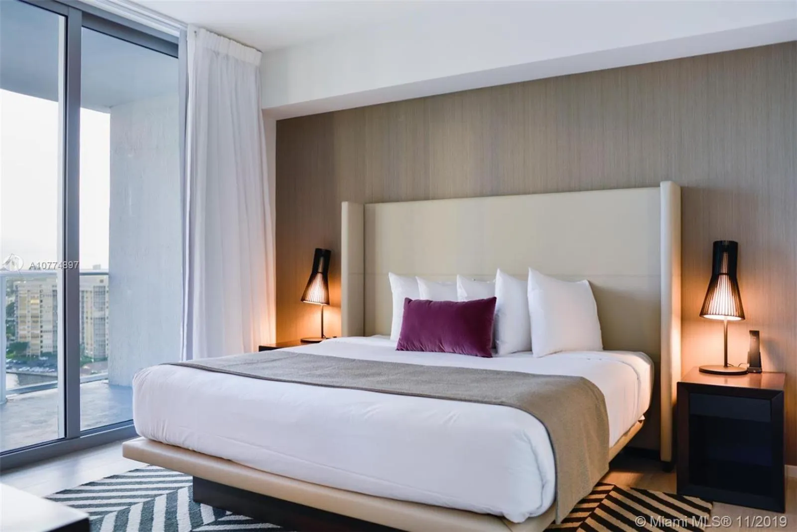 Bed in Hyde Beach House Hollywood Private Suites