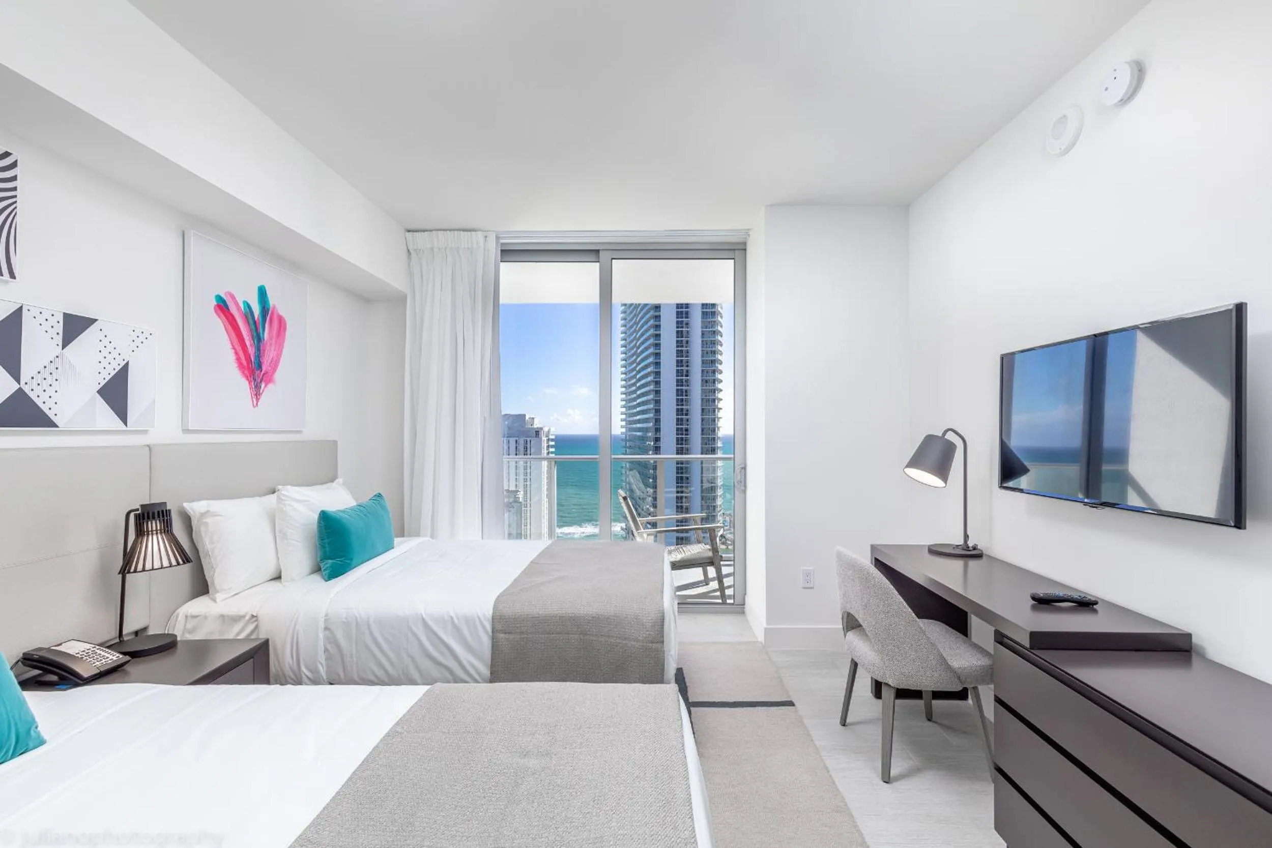 Bed in Hyde Beach House Hollywood Private Suites