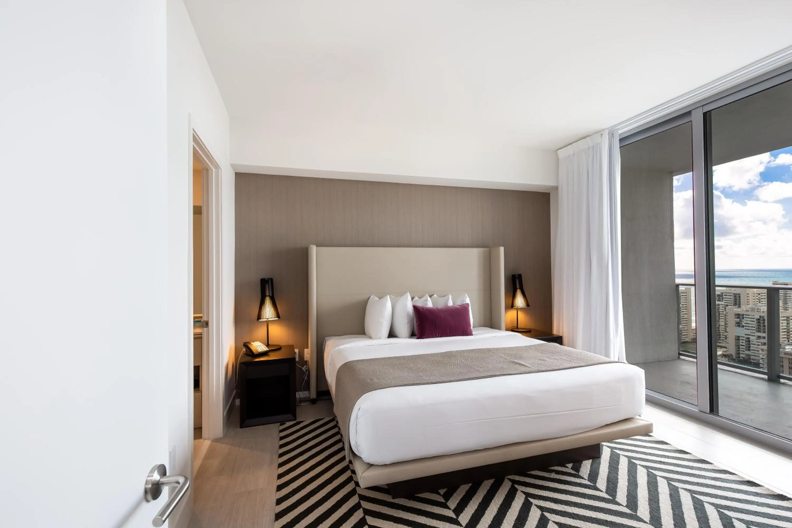 Bed in Hyde Beach House Hollywood Private Suites