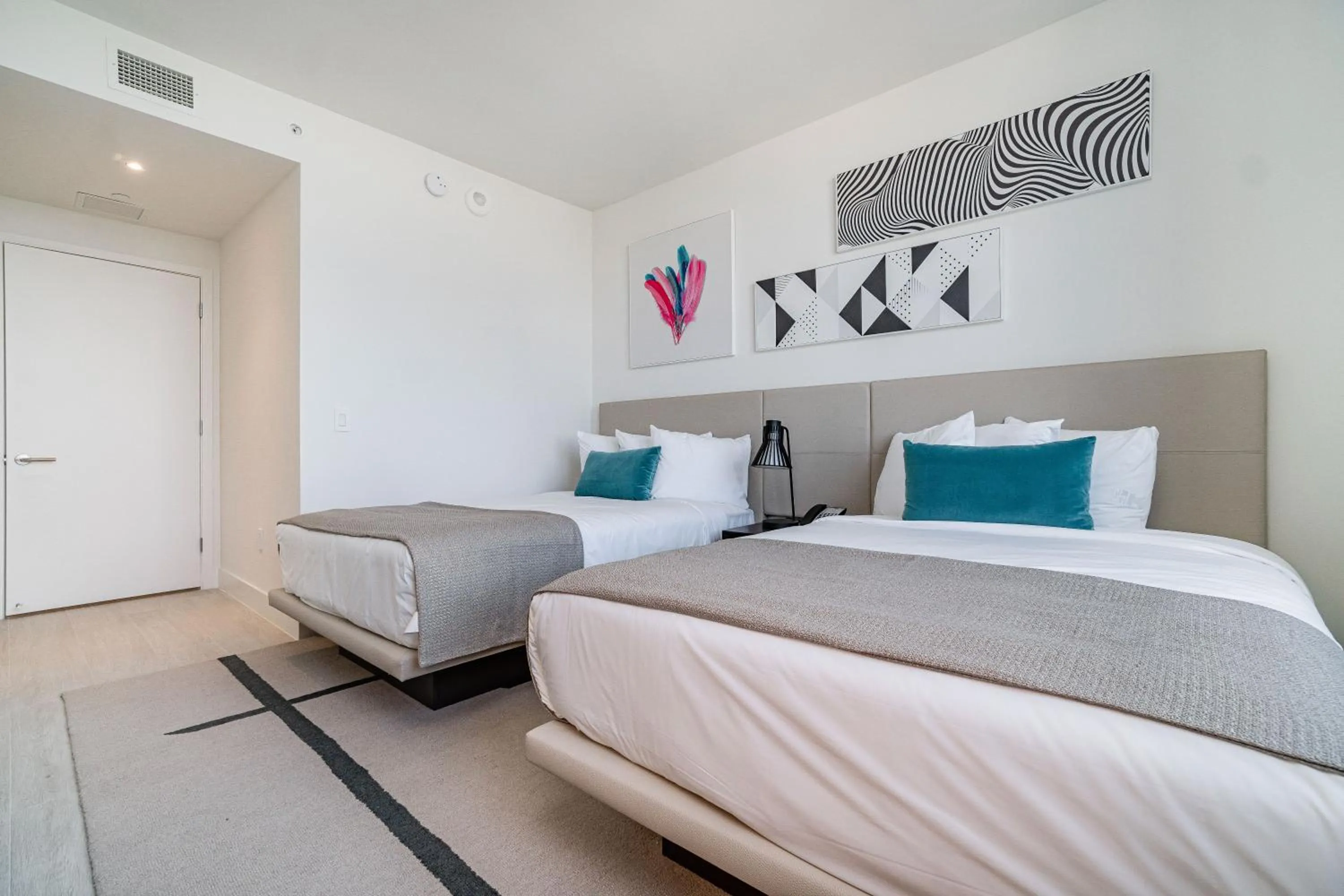 Bed in Hyde Beach House Hollywood Private Suites