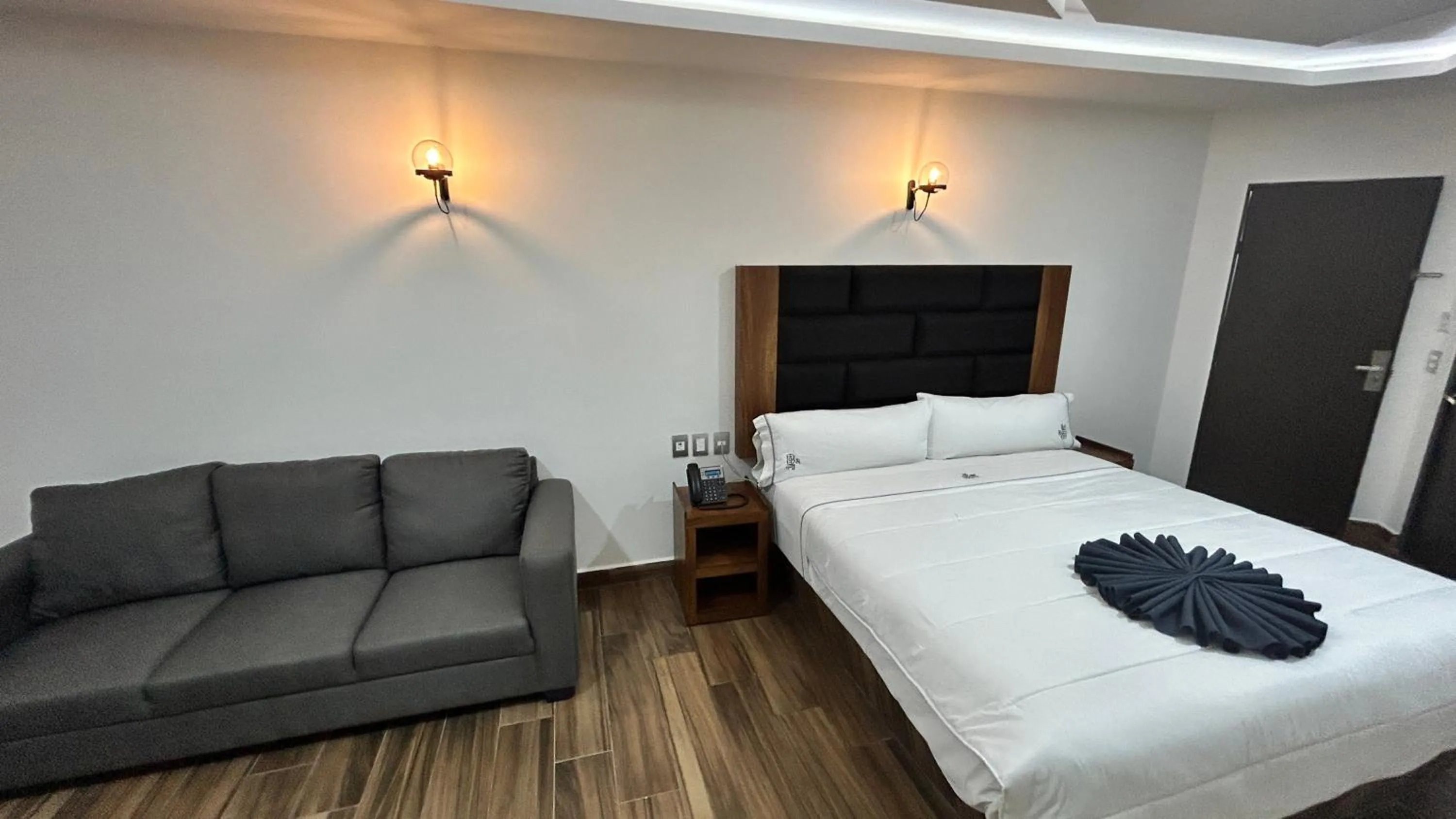 Seating area, Bed in Hotel ANB Aeropuerto Guadalajara